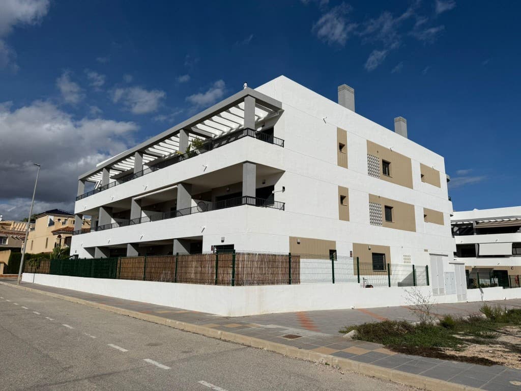 Modern Apartment in Beautiful Mil Palmeras – Just 2 km from the BeachDiscover this recently built apartment in the idyllic area of Mil Palmeras, completed in 2024 and located only 2 kilometers from one of the most beautiful sandy beaches on the Costa Blanca.The property features one bedroom and one bathroom with a modern walk-in shower. The spacious open-plan kitchen connects seamlessly to the dining area and living room, creating a bright and comfortable living space. From the living room, you have access to the terrace, facing northwest – perfect for enjoying the afternoon sun.Next to the kitchen, there is a utility room equipped with a boiler and washing machine. The apartment is sold fully furnished, including appliances, so you can move in right away.Additional features include an underground parking space, and air conditioning (hot and cold) throughout the property for year-round comfort.Within the residential complex, you can enjoy access to the communal swimming pool and fitness area – ideal for combining relaxation and an active lifestyle in a beautiful setting.