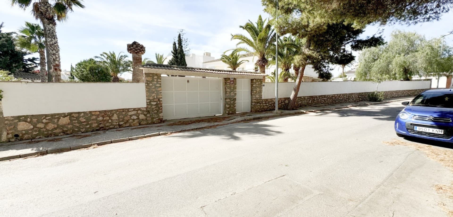 Experience the symbol of coastal living with this magnificent detached villa, ideally situated just 200 meters from the pristine shores of La Zenia. Boasting a prime location in La Zenia, this stunning property offers the perfect blend of seaside tranquility and luxurious comfort.

Set within a sprawling plot of over 1,000 square meters, this villa features a private pool and lush garden, creating your own personal oasis where you can relax and soak up the Mediterranean sunshine. Divided into two separate levels, each with its own kitchen, this villa is perfect for renting out or accommodating extended family. Furthermore, you'll find two cozy fireplaces, one on each level, adding warmth and charm to your living spaces.

Step inside, and you'll be greeted by 350 square meters of beautifully constructed living space spread across two floors. With 7 bedrooms and 3 bathrooms, there's plenty of room for the whole family to enjoy. Take advantage of the enchanting outdoor spaces, including a charming terrace and balcony, where you can unwind while admiring the breathtaking views of the surrounding landscape.

Convenience is paramount with a garage space included in the price, ensuring hassle-free parking for your vehicles. Plus, with second-hand status and in good condition, this property offers both quality and value. Additional features such as built-in wardrobes and a storage room provide practical solutions for keeping your home organized and clutter-free.

Step outside into the expansive outdoor area, complete with a barbecue area and a sparkling swimming pool, where you can host gatherings or simply enjoy alfresco dining under the sun or stars.

Don't miss out on this rare opportunity to own a piece of paradise just steps away from the beach. Contact us today to schedule a viewing and start living the coastal lifestyle you've always dreamed of!











































































