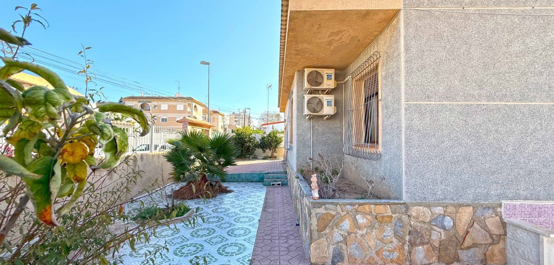 Discover this stunning detached villa in the heart of Torrevieja, perfectly positioned within walking distance of vibrant restaurants, shops, and local amenities. With its spacious design and prime location, this property offers an ideal combination of comfort, convenience, and style.

Key Features:

4 Bedrooms: Generously sized rooms, perfect for family living or hosting guests.2 Bathrooms: Modern and functional, designed for convenience and ease of use.Double Garage: Ample parking space and extra storage, adding practicality to the home.Terraces in Several Directions: Enjoy outdoor living with sun or shade at any time of day, perfect for entertaining or relaxing.Central Heating: Ensuring comfort throughout the year, even during the cooler months.Separate Kitchen: A fully equipped kitchen with plenty of space for cooking and dining.Large Living Room: A bright and welcoming area for family gatherings or quiet evenings.

This villa’s prime location and thoughtful design make it a rare find in central Torrevieja. Whether you're looking for a permanent residence, a vacation home, or an investment property, this villa caters to all your needs.

Contact us today to schedule a viewing and take the first step toward owning this exceptional property!