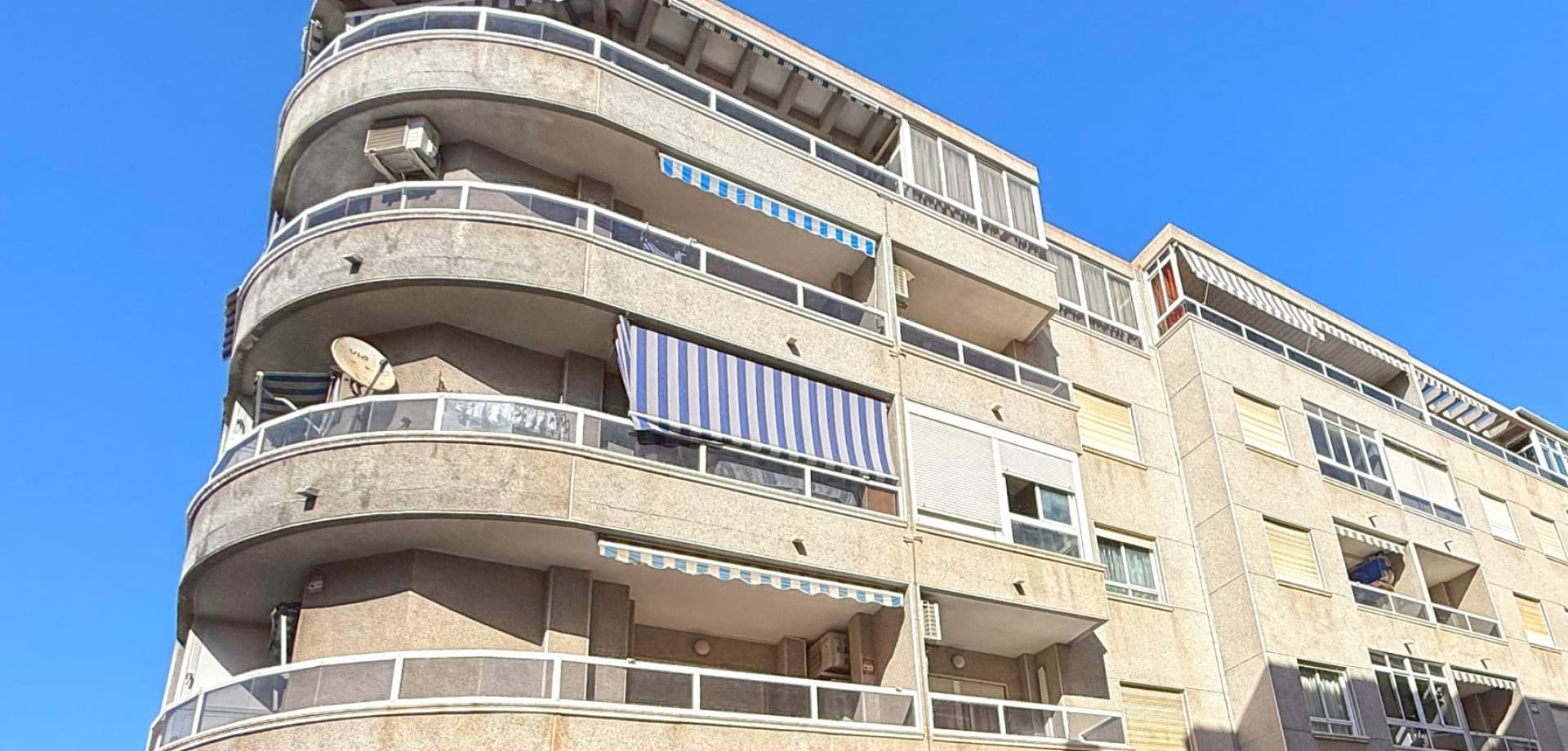 This delightful two-bedroom, one-bathroom apartment boasts 65m² of comfortable living space in the heart of Torrevieja, making it an ideal choice for those seeking to embrace the vibrant coastal lifestyle. Just a 10-minute walk from Playa del Cura, one of the area's most popular beaches, this property is perfect for beach lovers who want to be close to the sea while enjoying the convenience of having shops, bars, restaurants, and supermarkets just steps away.

Whether you're looking for a permanent residence, a holiday getaway, or a smart investment, this move-in-ready apartment offers a hassle-free experience from day one. Its well-planned layout ensures a bright and airy atmosphere, perfect for relaxation or entertaining.

There is an option to buy next door apartment . 

With its prime central location, easy access to essential amenities, and proximity to the beach, this property presents an outstanding opportunity to enjoy the best of Torrevieja. Don't miss your chance to own a home in one of Costa Blanca’s most desirable locations!