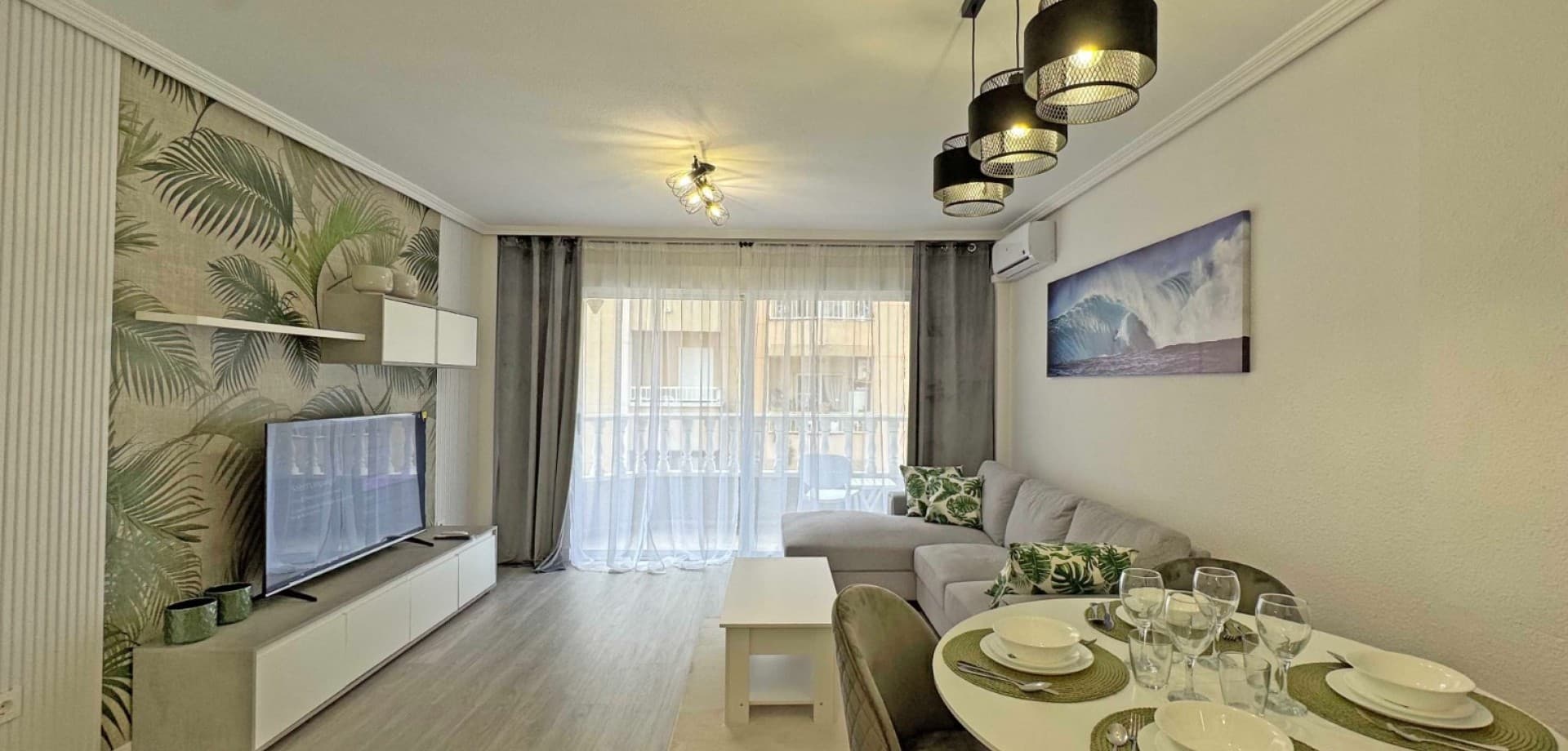 Located just 50 meters from the central Mercadona and close to all essential amenities, this spacious 2-bedroom apartment offers a fantastic opportunity to enjoy both urban convenience and coastal charm in the heart of Torrevieja.

Situated on the 3rd floor of a building with an elevator, this east-facing home offers 75 m² of well-distributed living space. It features two double bedrooms with built-in wardrobes, a full bathroom, a bright living-dining room, and a separate kitchen. The apartment also includes a terrace—perfect for enjoying the Mediterranean climate.

Built in 1996 and in good condition, the property comes equipped with air conditioning and plenty of natural light throughout the day. Its prime location just 450 meters from the beach makes it an ideal choice for a holiday retreat, full-time residence, or investment property in one of Costa Blanca’s most popular coastal towns.

Move-in ready – contact us today to arrange a viewing.