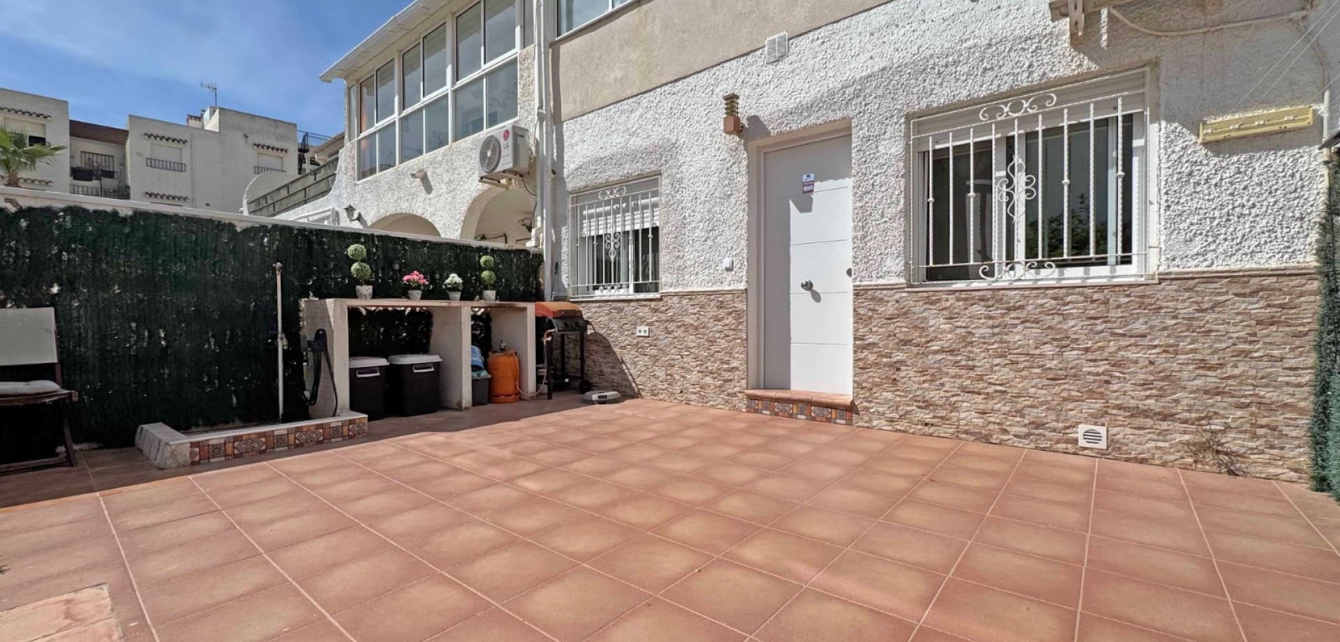 Discover this well-presented 3-bedroom, 1-bathroom bungalow located in a peaceful urbanisation, just a short walk from the beach. This one-story home offers bright and functional living spaces, including a spacious dining area with an American-style kitchen, perfect for relaxed family living.

Sold fully furnished with tasteful decor and featuring ceramic floors that replicate the warmth of parquet, the home is ready to move into. The standout feature is the large 29m² terrace, complete with a built-in barbecue and outdoor shower, ideal for sunbathing, dining, or entertaining.

Additionally, the property includes a 70m² basement that provides ample storage space, a laundry area, and the potential to convert into a guest apartment with an extra bedroom, living area, and bathroom.

Key features:





3 bedrooms, 1 bathroom





Spacious living and dining area





Fully equipped American-style kitchen





Air conditioning in the living room





29m² private terrace with BBQ and shower





70m² basement with laundry and storage, conversion potential





Uncovered parking space included





Quiet urbanisation just 300m from the beach





This home is ideal as a permanent residence, holiday getaway, or rental investment, offering a blend of indoor comfort and outdoor living in a sought-after location.

Contact us today to book your viewing!