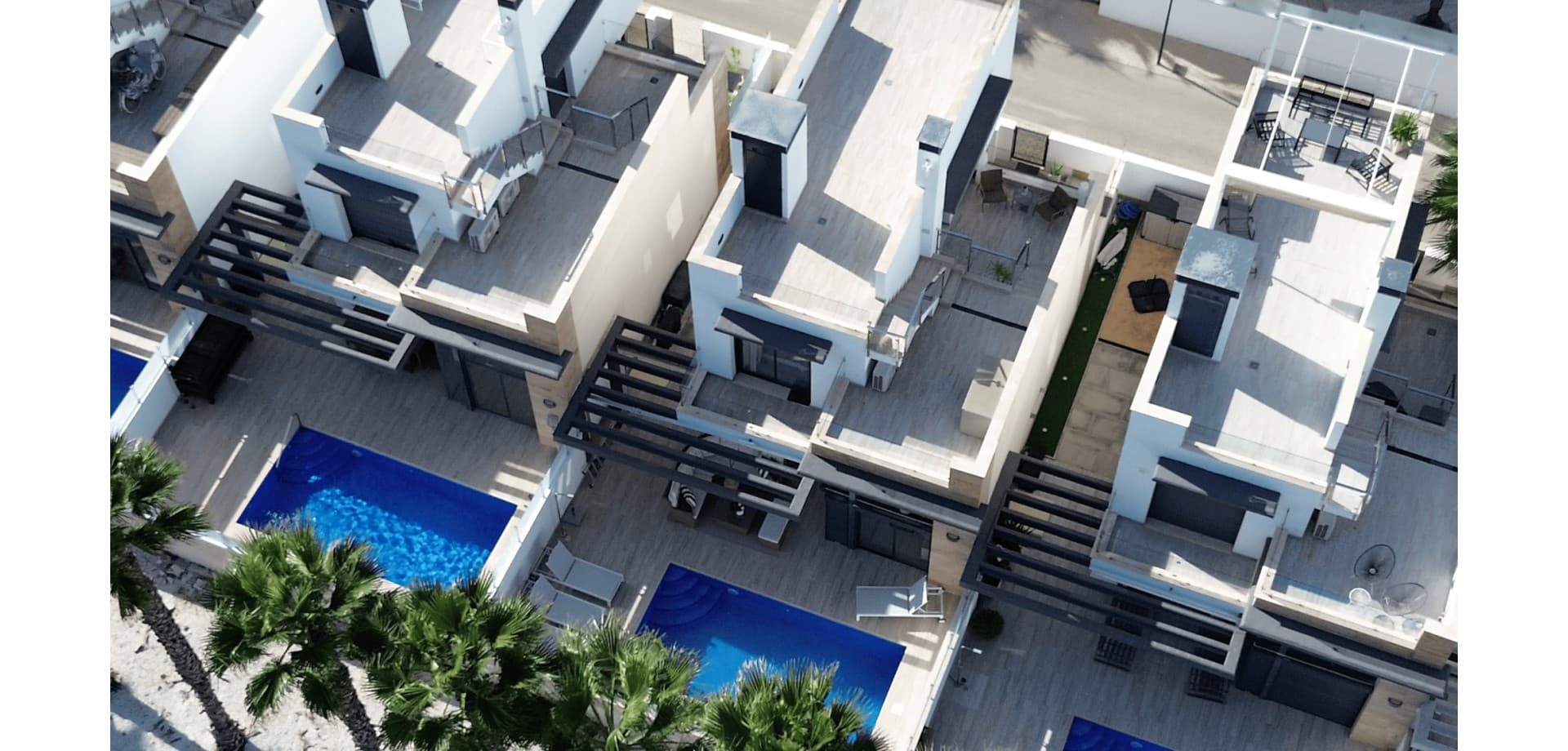 Welcome to your dream home in the heart of Lomas de Cabo Roig, one of Orihuela Costa’s most desirable residential areas. This stylish and well-maintained detached villa is ready to move into, offering a perfect blend of comfort, modern living, and Mediterranean charm.Whether you're looking for a permanent residence, a luxury holiday escape, or a high-return investment, this property delivers on all fronts.Why This Villa Stands Out:Spacious and Bright InteriorsThe villa spans two levels with 128 m² of living space. It features an open-plan living and dining area, a fully equipped contemporary kitchen, and three large bedrooms, including two with en-suite bathrooms. All bedrooms come with built-in wardrobes and ample natural light.Exceptional Outdoor LivingSet on a 189 m² private plot, the home offers a private swimming pool, a large rooftop solarium with open views, and a fully tiled terrace with BBQ, lounge furniture, and dining area — perfect for sunbathing, entertaining guests, or relaxing with family.Optimised OrientationSouth-east facing front patio and south-west facing terrace and pool area provide all-day sunlight. The property also includes air conditioning and individual heating in every room, ensuring comfort throughout the year.Prime LocationLocated in a quiet and well-established urbanisation, you are just a short drive from the beaches of Orihuela Costa. Daily conveniences including supermarkets, restaurants, shopping centres, golf courses, and schools are all nearby.Property Summary:3 bedrooms, 3 bathrooms128 m² built, 189 m² plotPrivate pool, rooftop solarium, tiled terrace with BBQBuilt in 2018, excellent conditionAir conditioning and heating throughoutQuiet setting, close to all amenitiesThis villa offers the ideal combination of style, comfort, and location. Whether you want to live here year-round, enjoy it as a holiday home, or rent it as an investment, it’s a smart choice on the Costa Blanca.Book your private viewing today — this opportunity won’t last long.