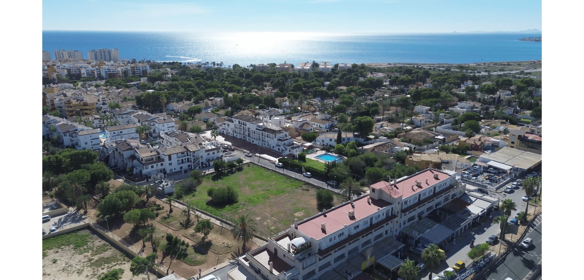 Discover this bright and well-maintained 2-bedroom, 2-bathroom apartment ideally located just a short walk from the sea and surrounded by all essential amenities — shops, restaurants, supermarkets, and more.Situated on the third floor of a modern building with an elevator, this home offers an 85 m² total area and 80 m² of living space. The interior features an open-plan kitchen fully equipped with appliances, a spacious living and dining area with direct access to a large terrace, and two comfortable bedrooms — one of them opening onto the terrace.Enjoy sea views and plenty of natural light throughout the day thanks to its south orientation. The apartment comes furnished and includes air conditioning for year-round comfort.Key features:2 bedrooms, 2 bathroomsSpacious terrace with sea viewsAir conditioningElevator in the buildingSouth-facing, bright and sunnyFully furnishedClose to all amenities and the beachLocated in Orihuela Costa, one of Costa Blanca’s most sought-after areas, this property offers an ideal combination of coastal living and everyday convenience. Beaches such as La Zenia, Playa Flamenca, Cabo Roig, and Punta Prima are just minutes away, all known for their golden sand, crystal-clear waters, and Blue Flag quality.