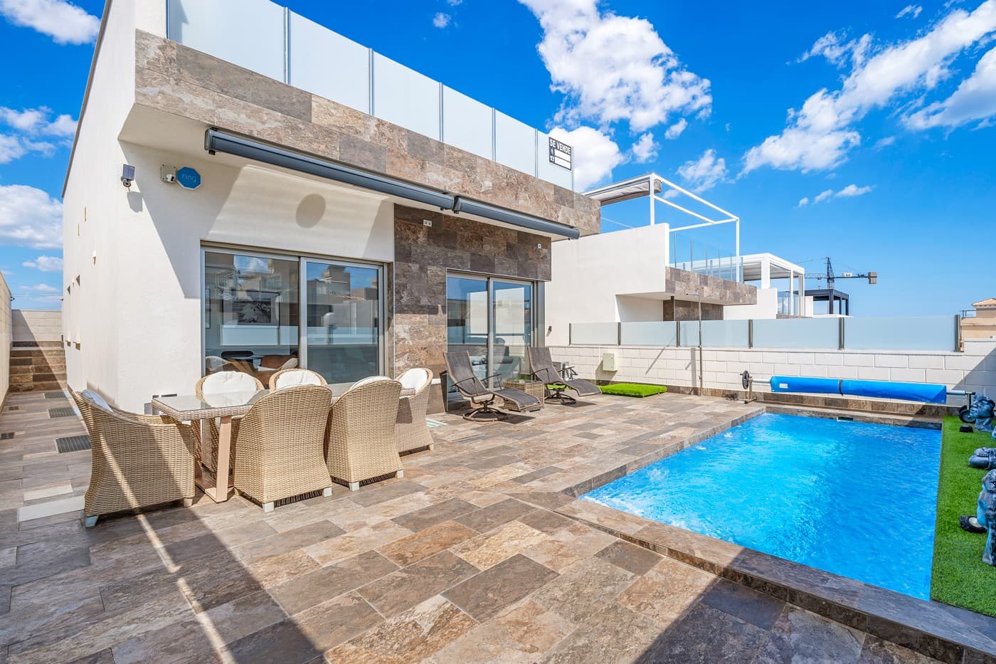 This exceptional south-facing detached villa offers a seamless blend of luxury, comfort, and modern design. Featuring four spacious bedrooms and three en-suite bathrooms, this beautifully finished property is situated on a sun-drenched plot, complete with a heated swimming pool, low-maintenance tiled terraces, and a private solarium boasting breathtaking views of the picturesque pink salt lakes and lush pine forests.

Inside, the villa impresses with its high ceilings and elegant French doors, allowing an abundance of natural light to flow through the space. The upper level features a well-designed L-shaped living and dining area, seamlessly connected to a sleek, open-plan integrated kitchen with ample storage. A separate utility and laundry room, which could also serve as a fifth bedroom, adds further versatility. The master suite is a true retreat, complete with a stylish walk-in closet and a luxurious en-suite bathroom.

The lower level offers additional living space, including a second lounge and a dedicated cinema room, along with two generously sized bedrooms, each with its own en-suite bathroom. A fourth bedroom, which could also be utilized as a private gym, enhances the villa’s flexibility, while a well-appointed storage room provides practical convenience.

Built in 2023, this villa is equipped with an array of premium features, including ducted air conditioning with Airzone control, a reverse osmosis water filtration system, mosquito screens, and a state-of-the-art alarm and camera security system. Additionally, the current owners have installed 10 solar panels strategically positioned on the north side of the solarium, ensuring privacy while preserving the villa’s breathtaking panoramic views.

This exquisite property is a rare find, offering an unparalleled combination of sophistication, functionality, and an enviable location.

Wil je nog verdere aanpassingen of toevoegingen?