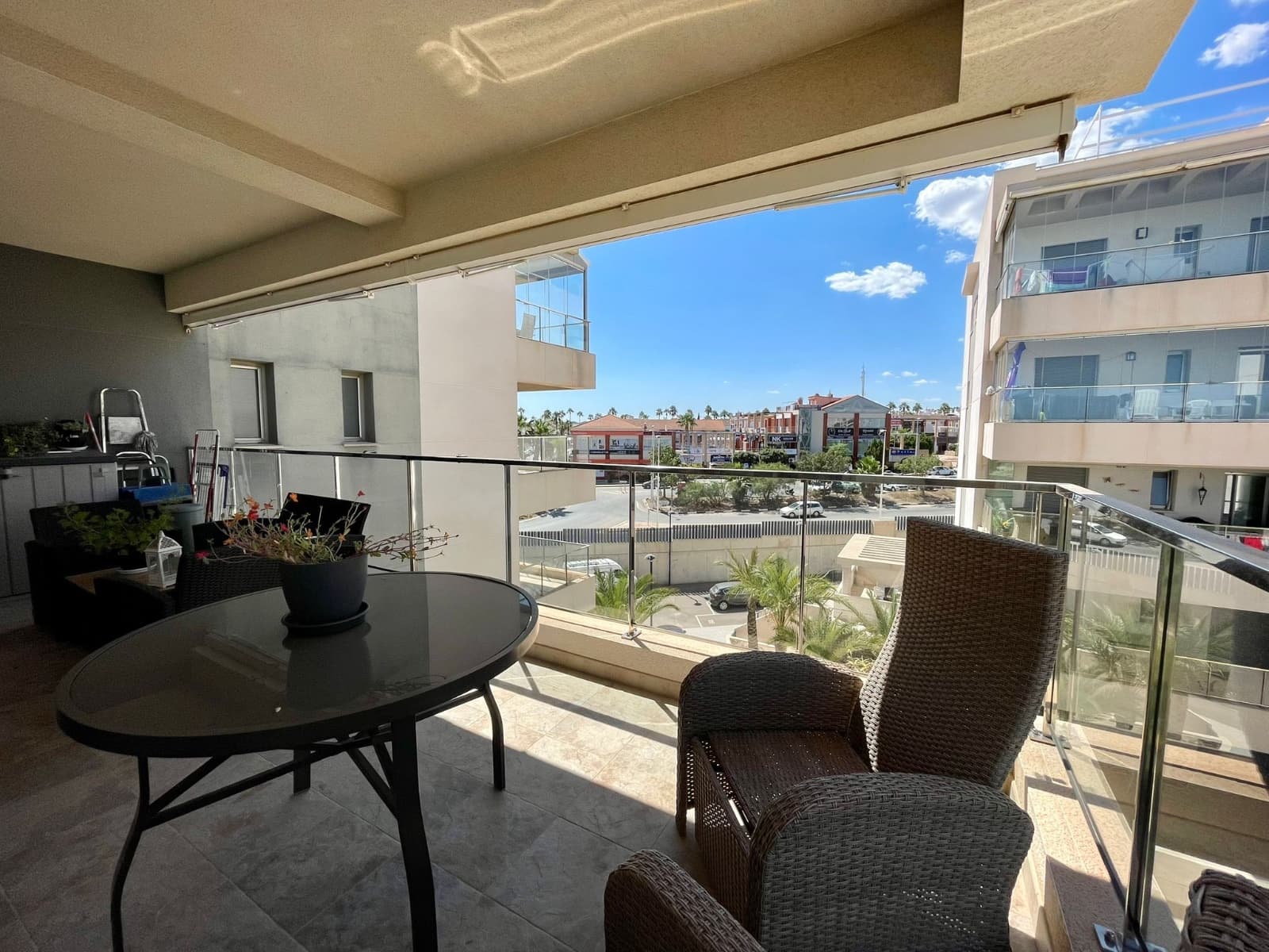 This cozy apartment (built in 2016) is located on the second floor of a beautiful development in Los Dolses . It boasts a prime location, surrounded by all amenities, including a supermarket, bars, restaurants, and a pharmacy. It's also within walking distance of La Zenia Boulevard , the largest open-air shopping center in the Valencian Community. The apartment has two bedrooms and two bathrooms , one of which is ensuite . The spacious, bright living room flows seamlessly into the open, fully equipped kitchen . The residence offers extra comfort with a communal outdoor swimming pool , an indoor swimming pool with wellness, a fitness room and a numbered parking space within the domain. Are you looking for an attractive investment under the Spanish sun ? Then this apartment is an absolute winner at a very reasonable price . Contact us for a viewing or more information! Community: €321 / 3 months
