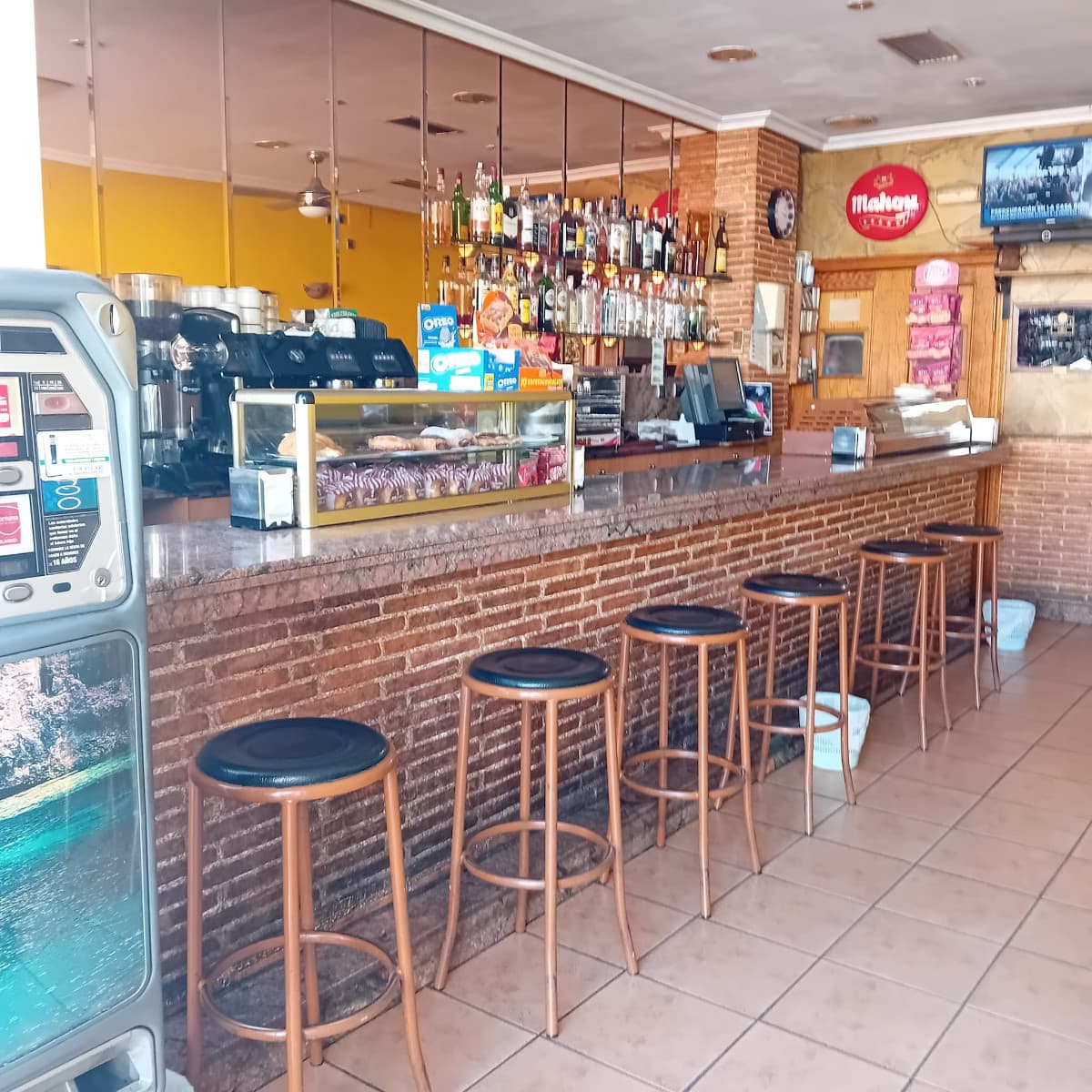 Strategic Location

Located in the busy heart of Torrevieja, this cafe enjoys excellent visibility and high traffic from residents and tourists.

Target AudienceIdeal for investors looking for a business with a steady daily flow, a good reputation, and growth potential. It can easily be adapted to include brunch, specialty pastries, smoothies, or events.

Premium location in a commercial area of Torrevieja.

Loyal customers, thanks to its attentive service.

A space with its own style, perfect for coffee, snacks, or takeaway.

Expansion PotentialThe space is suitable for extended hours, including light meal options, catering services, or spaces for private events such as business breakfasts or cultural gatherings.

Ideal Buyer Summary

Owned premises (please confirm legal status in detail)

Immediate transfer with equipment included (machines, furniture, utensils)

Updated documentation (licenses, health, permits)

With these requirements, this cafe offers a unique opportunity to acquire a profitable business, located in one of the busiest areas of the city and with great added value due to its excellent customer service.

Would you like me to prepare a more detailed business listing, with additional photos, sales figures, or assistance with the sale? I'm here to help.

