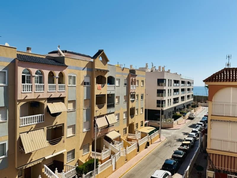 This apartment is located just 150 meters from the beach. It comes with a very good parking space included in the price, and the community has a small communal pool.The home has a constructed area of 66 m2, comprising a living-dining room, open-plan kitchen, 2 bedrooms, and 1 bathroom.It has a north-facing terrace with side views of the sea and the lagoon.It is on the 3rd floor with an elevator.The home is original but very well maintained.It is sold furnished.Community fees: €480 per year, including the garage.Property tax: €235, including the garage.
