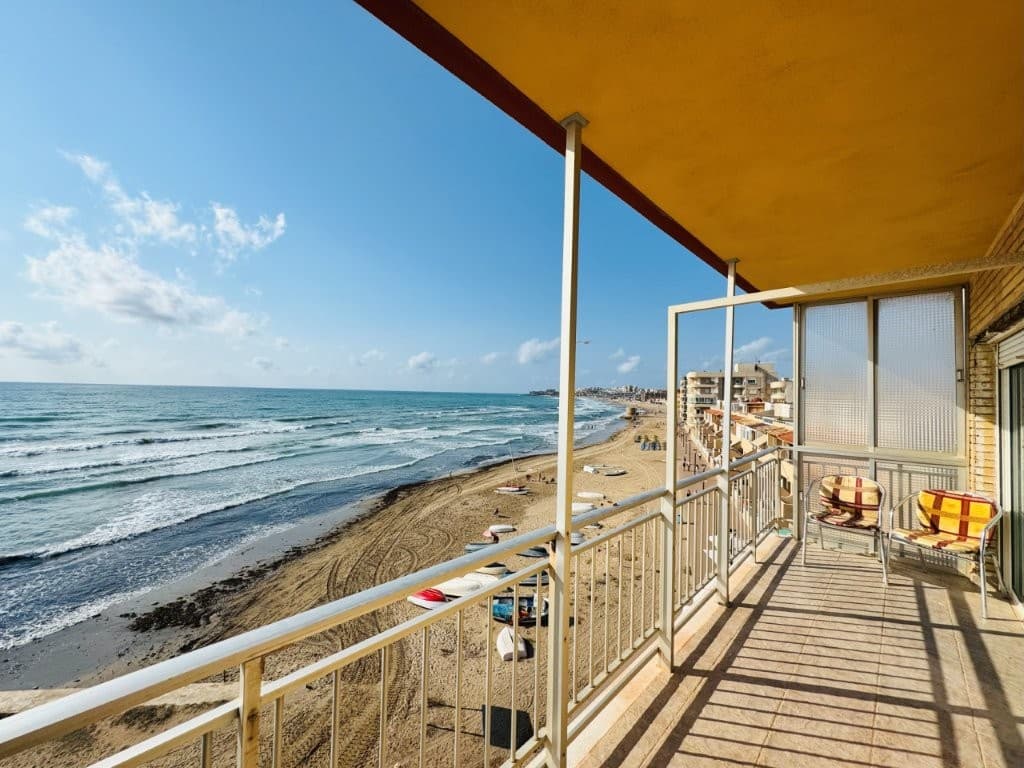 This beachfront apartment in La Mata is a great opportunity, especially if you like to add your personal touch. It's a fourth-floor apartment with no elevator, with incredible views of the sea and the beach—a real gem! It has two bedrooms and a bathroom, and the kitchen is separate. The living-dining room is spacious and bright, ideal for relaxing and enjoying the surroundings. Measuring approximately 57 square meters and facing east, it receives morning sun, creating a very pleasant atmosphere. It also has communal parking for your convenience. Keep in mind that it's in need of renovation, so you can design it to your liking and make this apartment a unique place. A perfect opportunity to create your home in a privileged location!Community tax: €600Property tax: €196