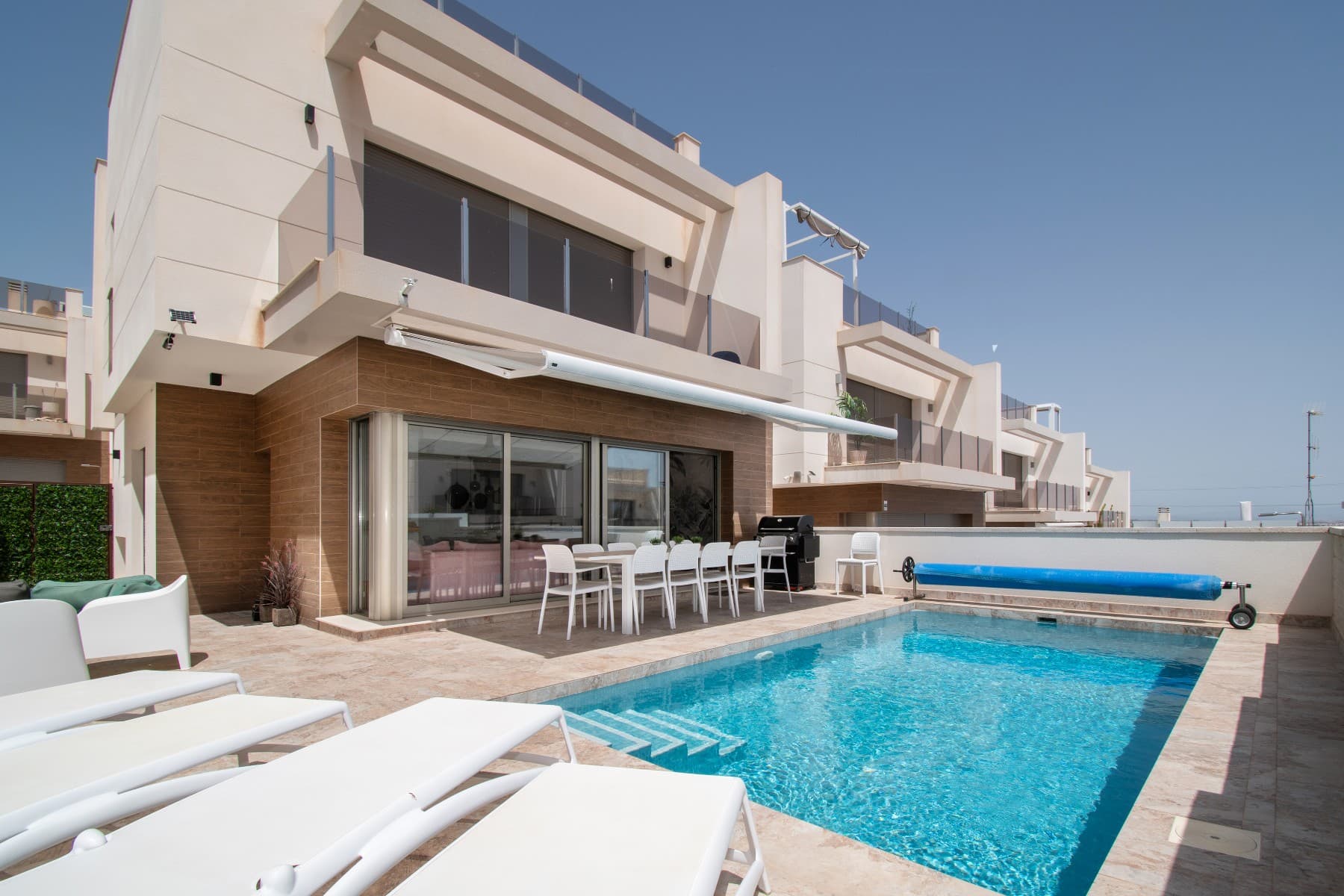 Discover this superb modern villa located in Villamartin, Orihuela Costa, in the heart of the magnificent Costa Blanca. An idyllic setting for enjoying the Spanish sun all year round!

Main features:

✅ 5 spacious and bright bedrooms

✅ 4 elegant bathrooms, with top-of-the-range finishes

✅ Private swimming pool for relaxing moments in complete privacy

✅ Large terrace perfect for meals with family and friends

✅ Original, stylish decor, combining comfort and modernity

✅ Sold fully furnished and equipped, ready to move into

✅ Very attractive rental yield history, ideal for an investment

Nestled in a sought-after area, this villa offers an exceptional living environment close to beaches, golf courses and amenities. Whether as a main residence, holiday home or rental investment, this property is an opportunity not to be missed!

Contact us now for more information or to arrange a viewing.

Translated with DeepL.com (free version)