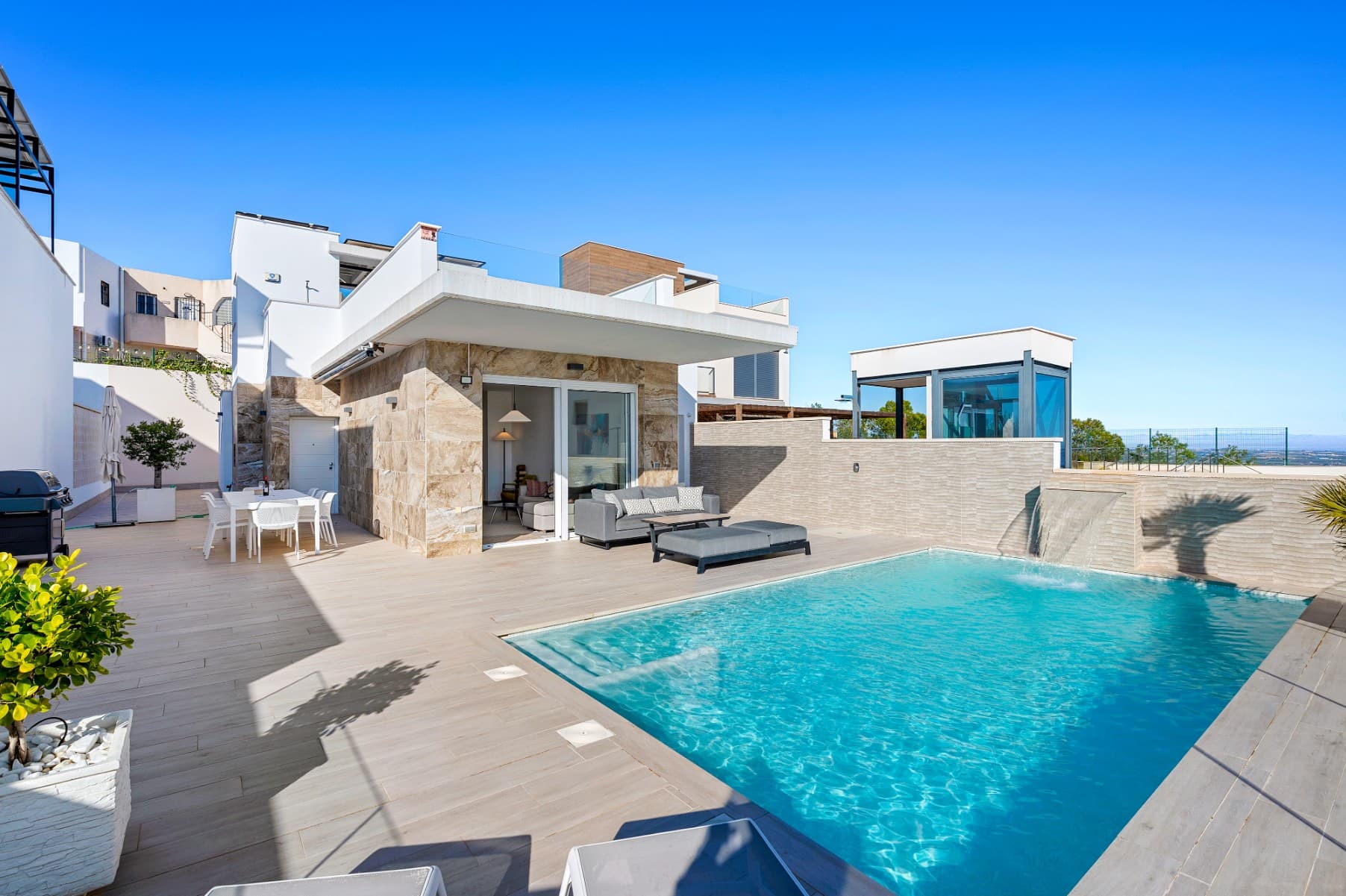This modern villa, built in 2018, features 3 bedrooms and 2 bathrooms and is located in the heart of the Costa Blanca South.The property sits on a spacious plot and was designed with a strong focus on comfort and enjoyment. Outside, a private swimming pool offers the perfect place to cool off on warm days, while the spacious solarium with a fully equipped outdoor kitchen is ideal for spending long summer evenings with family and friends. From here, you can also enjoy breathtaking views of the sea and the salt lake.Practicality has also been well considered. The private plot provides secure parking for two cars, and thanks to the solar panels on the roof, the villa is energy-efficient with an EPC rating of B. This ensures not only comfort but also lower energy costs and sustainable living under the Spanish sun.The location is a major asset. Just a few minutes’ drive away you will find the centre of San Miguel de Salinas, the exclusive golf courses of Las Colinas, and a selection of beautiful beaches such as La Zenia, Mil Palmeras, and Cabo Roig. The neighbourhood is pleasant and international, with schools, shops, and the popular La Zenia Boulevard nearby, as well as scenic walking and cycling routes.The property is sold fully furnished and is ready to move into. Extras such as underfloor heating in the bathrooms and built-in storage in every bedroom provide that extra touch of comfort.