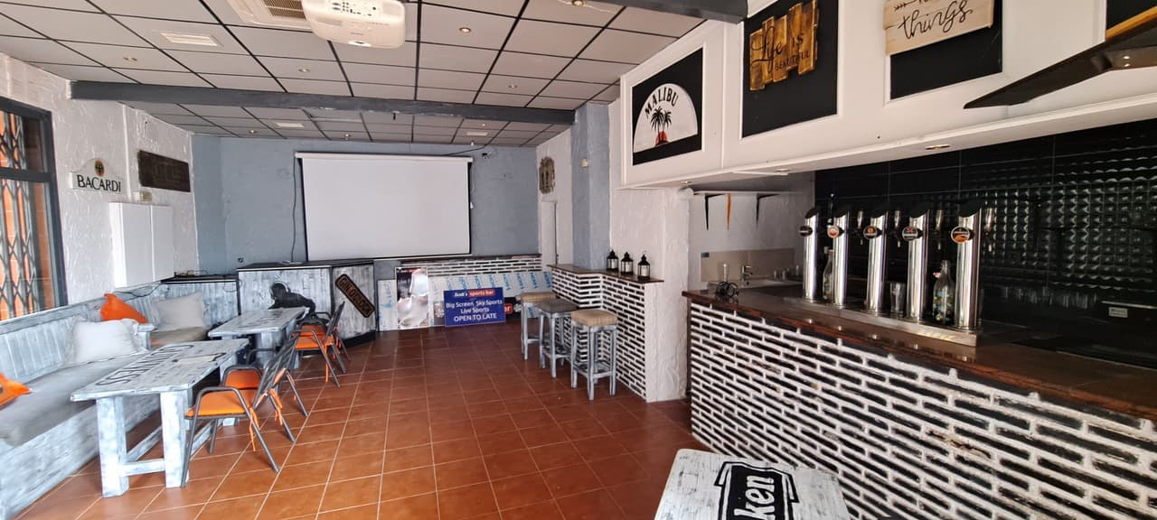 FREEHOLD Commercial unit for sale, Rioja Commercial Centre Los Dolses. Currently used as a bar.