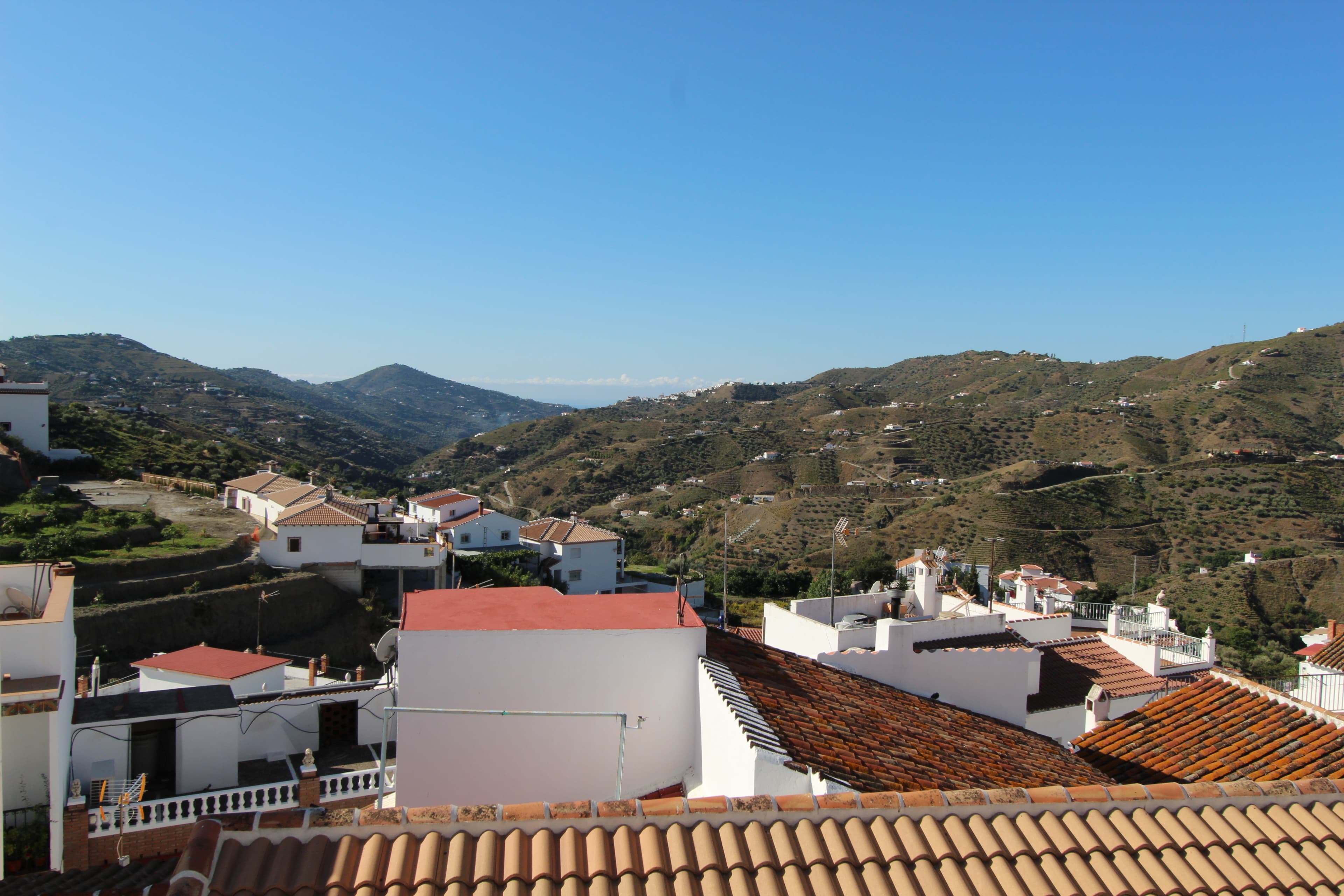 Authentic cosy townhouse for sale in the white village of Canilla de Albaida, only 3 km from Competa, with 3 bed rooms, 2 bath rooms, little kitchen, dining room, living room and with two terraces. The property is located in one of the lower parts of Canillas, with easy access to shopping, restaurant and parking. Entrance from the road directly into a small entrance hall, were on the left side there is a modernised nice bathroom with shower and a storage room, from the entrance hall a few steps lead to the first floor with a living/dining room, kitchen, bedroom and master bedroom with en suite bathroom.A staircase lead to the second floor with a cosy and very authentic living room with open fire place and high celling, a wooden staircase lead to the third bedroom and from the staircase there is also access to the back terrace and to the roof terrace with plenty of space for dining area and from here you have excellent view over the village and all the way to the Sea.A cosy and very authentic townhouse, excellent easy located in Canillas de Albaida.