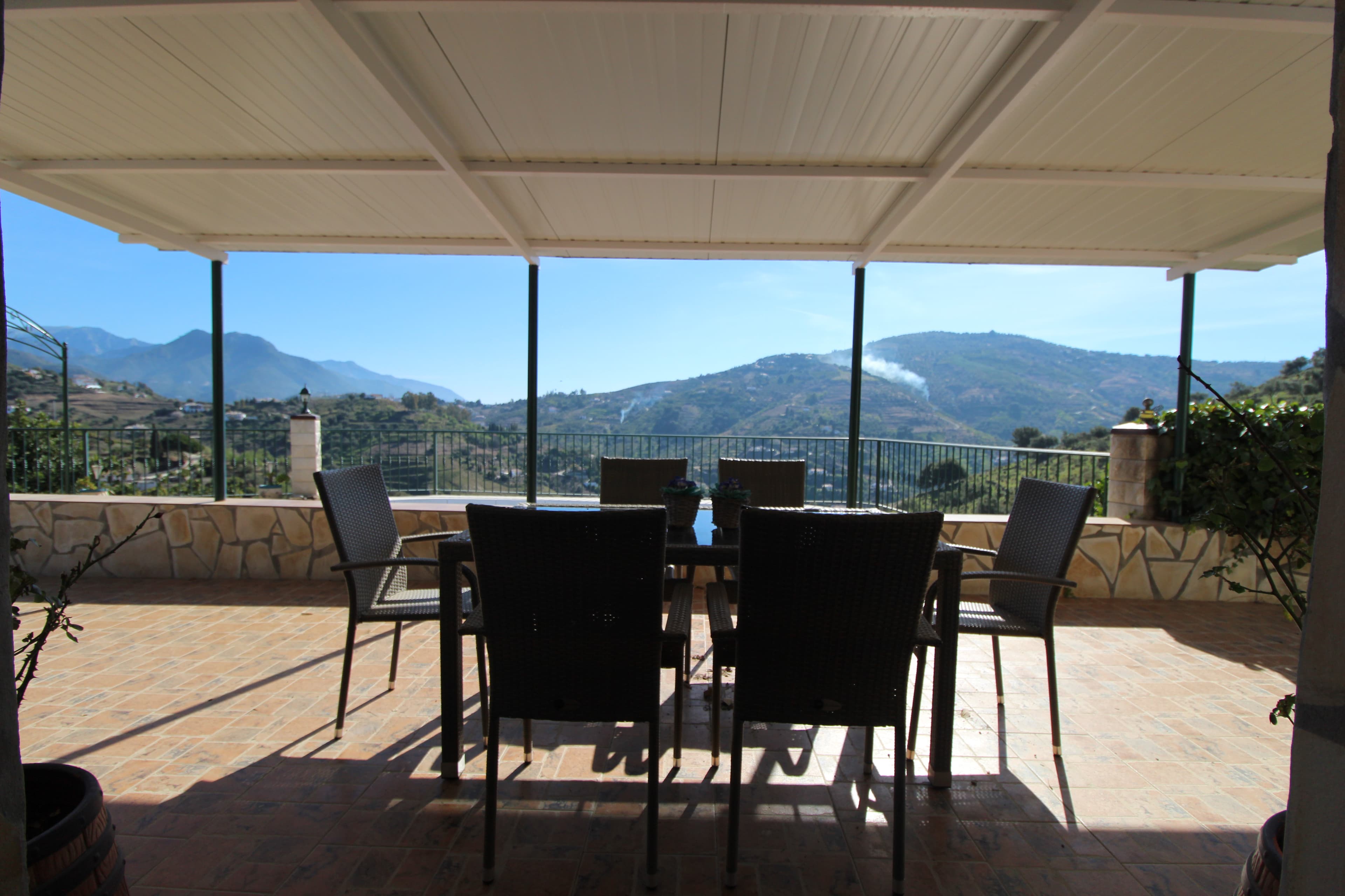 Country villa for sale in Cómpeta.Lovely country villa located in the scenic Cómpeta with 2 bedrooms, 1 bathroom, pool, large lovely terraces overlooking the mountains and own avocado farm in Cómpeta.If you go with the dream of a lovely charming country villa with a huge plot and with its own avocado farm, then this is an opportunity for you.The property, located on a 55,000m2 plot, offers 2 good bedrooms and 1 bathroom. In addition, the property includes an open kitchen in connection with the living room.The large outdoor areas speak for themselves. This is definitely the place where you will be spending most of your time. Here can you enjoy a dip in the pool, take a walk among the avocado trees or enjoy the amazing views.If this sounds like your dream please do not hesitate to contact us.