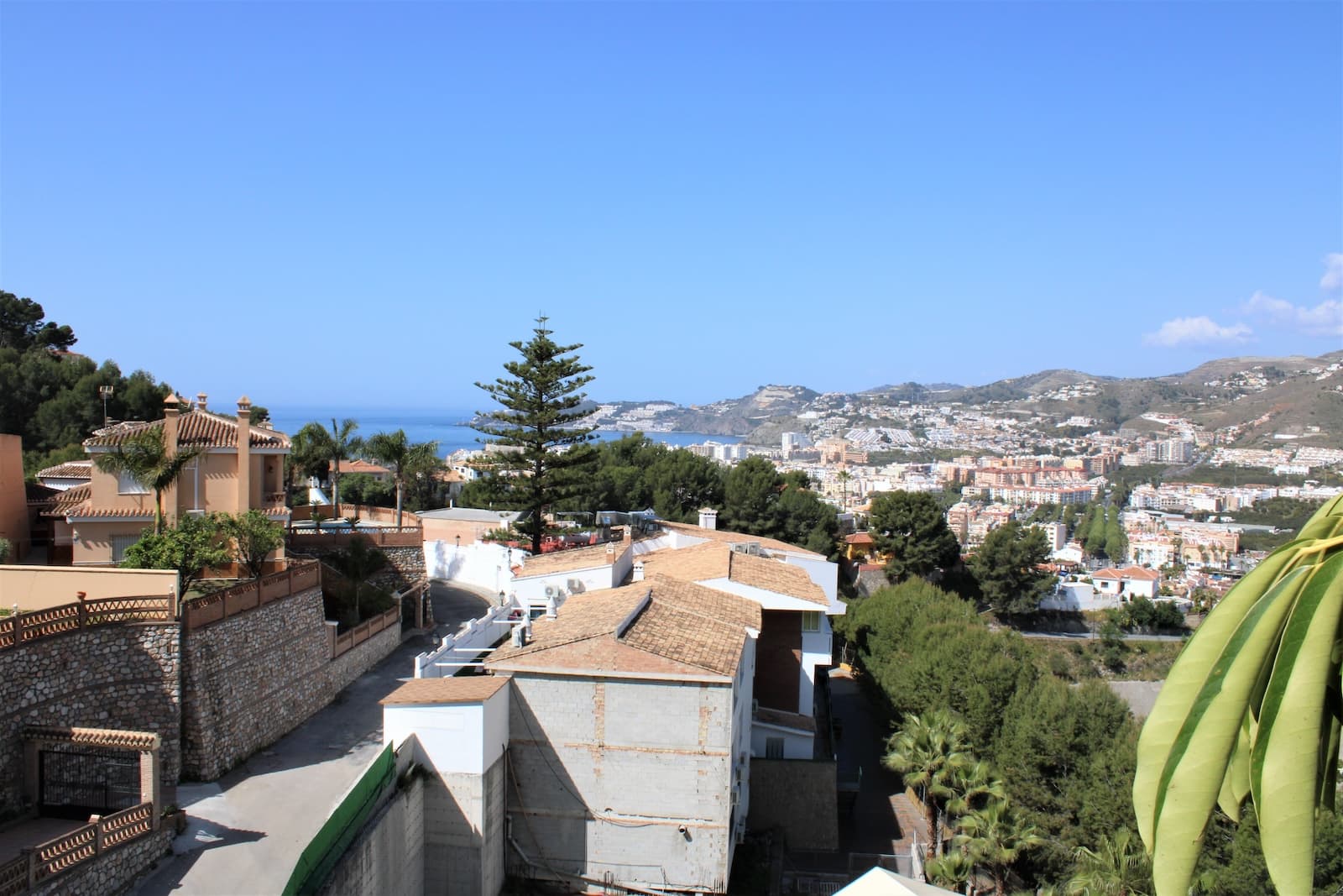 Outstanding Pool Villa on two levels with sea and mountain views.Welcome to this fantastic villa, where nothing has been left to chance. Really good floor plan and built with materials that make the indoor climate optimal all year round. A large terrace surrounds the entire house, with another lovely sun terrace and pool downstairs. Garage with space for two cars, a very well-kept house that must be seen.Directly inside the door on the entrance level you have the first bedroom, which is today used as an office. There is also a toilet, along with several closets. On the same side, before the stairs up to the upper floor, is the laundry room with access to the terrace at the back. In the laundry room there is also a water heater, which is powered by solar panels on the roof.Opposite the laundry room is a fully equipped kitchen with dining area, here there is also an exit to the lovely terrace that surrounds the house. We move on to a large bright living room with glass doors leading out to the terrace, where you have a brick barbecue and a real outdoor oven. A wonderful place to cook and socialize during warm summer evenings.We take the stairs up to the upper floor, where we have four more bedrooms and two bathrooms. There is also a bright and nice walk-in closet with a window. The first three bedrooms share the first bathroom and the fourth bedroom, Master bedroom, has its own bathroom. Master bedroom also has access to its own terrace with a lovely sea and mountain view.Once out of the house we take the stairs that lead down to the pool and the wonderful sun terrace, here is also a small garden with some fruit trees. On this floor we also have the entrance to an unfurnished basement floor of about 180 sqm, where you can make an entire apartment, or why not, a cozy bodega. There are two more ledges below this plane, with several fine fruit trees of various kinds.The beaches and central parts of Almuñécar can be reached in 20 minutes walk, by car it takes 5 minutes. Almuñécar is one hour from Malaga Airport by car, there are also regular bus trips from Malaga to Almuñécar. During the winter months, you have only an hour and a half drive to Granada and skiing in the Sierra Nevada, the best of both worlds.