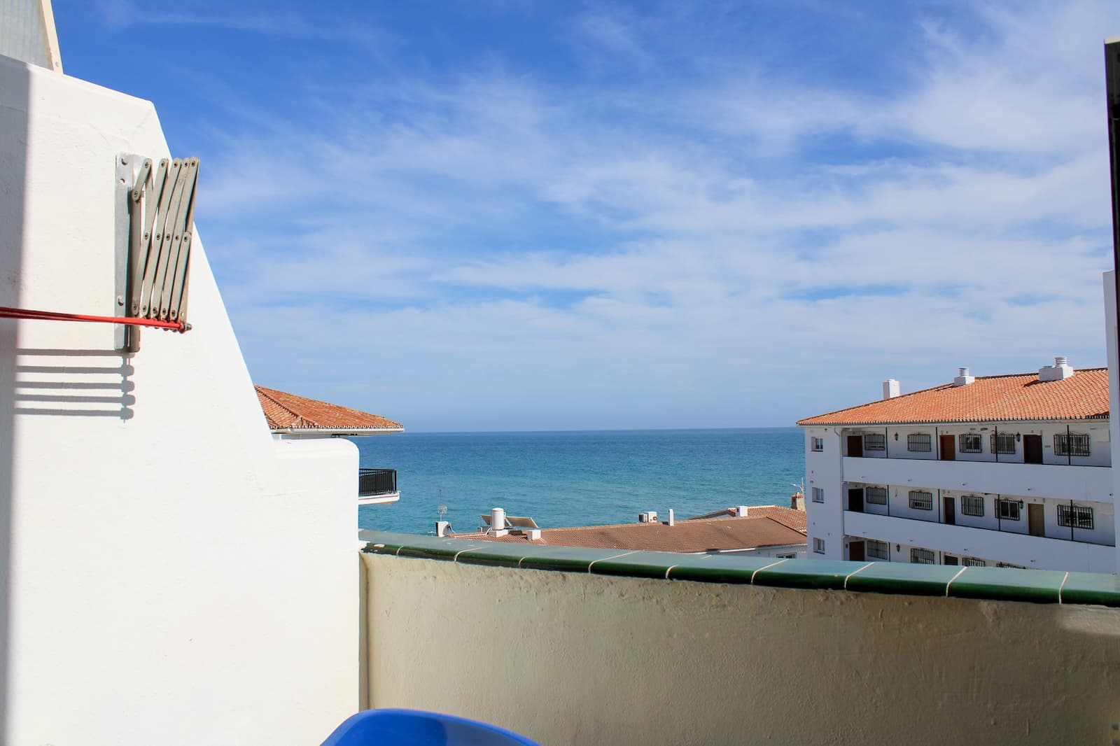 Apartment in Nerja with 150 meters to the sea, sea views and the possibility of buying your own large garage.Spacious apartment with two bedrooms and one bathroom, fully equipped kitchen with open plan to the living room. Located on the third floor of a building with elevator, the elevator goes all the way down to the private garage. Possibility to buy your own large garage, price 45,000€. Restaurants are around the corner and Playa Torrecilla is only 150 meters from your new apartment, ideal for renting.Malaga airport is 50 minutes by car, but there is also a regular bus service from Nerja. The renowned Baviera golf course is only 20 minutes by car from your new home. In winter you only have an hour and a half drive to Granada, with skiing in Sierra Nevada. Skiing in the morning and swimming in the afternoon, the best of both worlds.