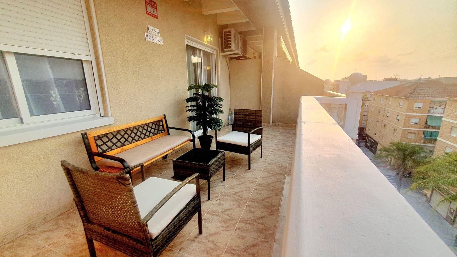 Stunning Renovated Penthouse in the Heart of Torrevieja – 300m from the Sea with PoolThis beautiful top-floor apartment has been fully renovated and is located on the 5th floor of a well-kept building with an elevator and a communal swimming pool.Just 300 meters from the Natural Pools and Playa del Cura beach, and only 100 meters from the central bus station, you’ll have everything within walking distance: shops, supermarkets, restaurants, bars, and the seafront promenade.Thanks to its excellent orientation, the home is filled with natural light all day long and offers a private terrace with open views – perfect for enjoying unforgettable sunsets.Property features:1 double bedroom with fitted wardrobeModern bathroom with walk-in showerOpen-plan fully equipped kitchenBright living-dining room with access to the terraceAir conditioning installedFully furnished and move-in readyCommunal swimming pool and elevatorClear views and excellent natural lightIdeal as a permanent home, holiday retreat, or rental investment.