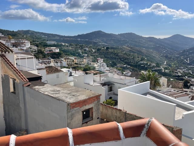 Lovely move-in ready townhouse located in the charming white village of Canillas de Albaida.The house consists of a living room, 2 bedrooms, 2 bathrooms, a kitchen with a dining area, a large storage room, and 2 lovely outdoor areas with mountain and sea views.The village is a typical Andalusian village, located in the famous Axarquía region of the Málaga province. The village is surrounded by beautiful olive and citrus groves and offers fantastic views of the mountainous landscape.At the entrance to the house, there is a lovely covered outdoor terrace area. When we enter the house, it consists of a small hallway leading into a cozy living room and a staircase that takes us down to the lower part of the house where there is 1 bedroom and 1 of the bathrooms, as well as a large storage room.From the living room, there is a staircase up to the kitchen, which has a nice dining area and modern appliances. This floor also contains the second bedroom and 1 bathroom.From the kitchen, there is a staircase leading up to a lovely outdoor terrace with views of the mountains and the Mediterranean.The village is quiet and peaceful, preserving much of its historical charm with narrow streets, traditional Andalusian architecture, and white houses built along the steep streets. Canillas de Albaida is also a popular starting point for hikes in the surrounding mountains, such as Sierra Tejeda and Almijara.It is an ideal village for those seeking a peaceful lifestyle, away from the noise of the city, yet still close to the coast and the more well-known tourist areas like Nerja and Málaga, both of which are just a short drive away.