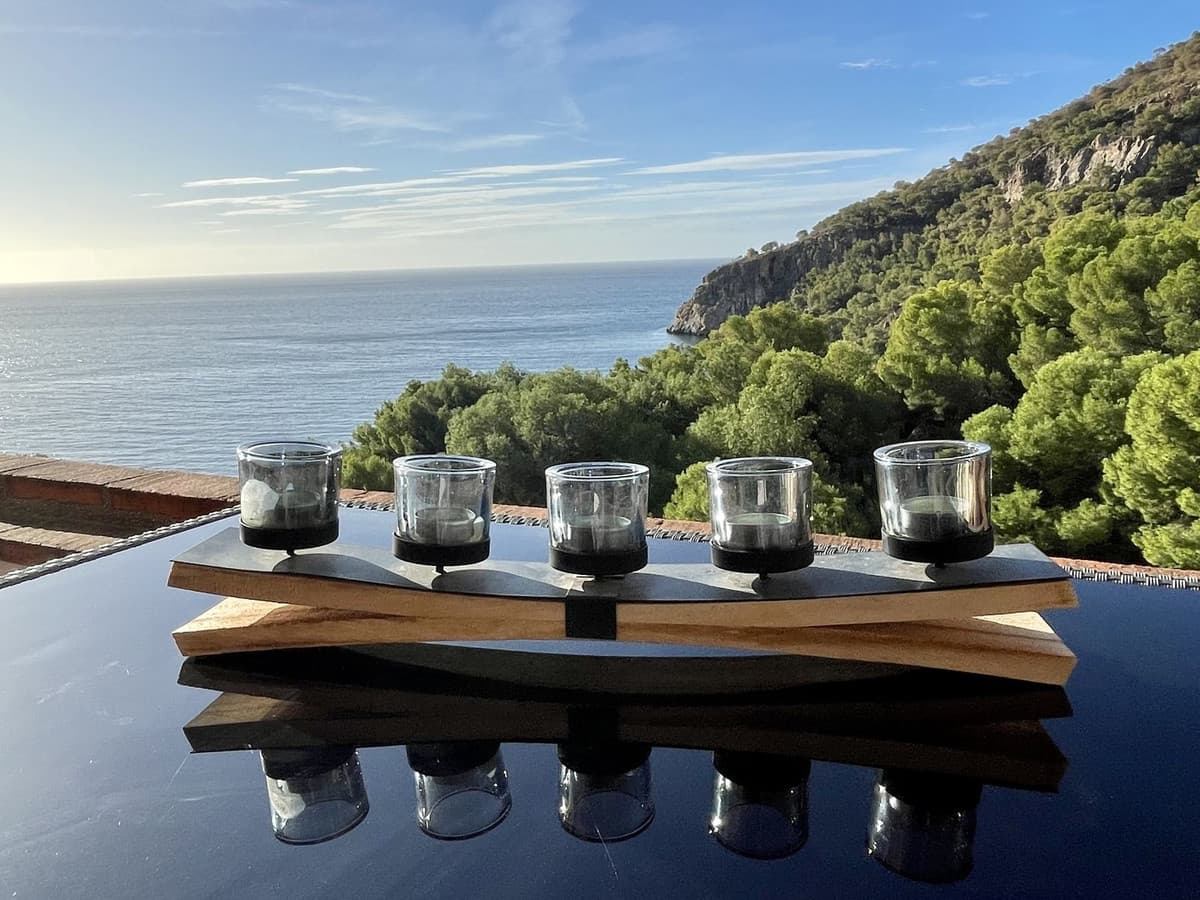 Don't miss the opportunity to acquire this spectacular semi-detached house in La Herradura! With a privileged location on the beachfront and stunning views of the sea and the natural park of Cerro Gordo, this property offers you the tranquility you are looking for.With a surface area of 350 m2, several terraces (114 m2) with sea views and a private swimming pool where you can enjoy unforgettable moments with your family and friends. In addition, you can cool off in your own private pool and enjoy a barbecue. The kitchen is fully equipped to prepare delicious meals.The property also has a large garage with automatic door with capacity for 2 cars, for added convenience. In addition, each floor has air conditioning cold and central heat pump, to make you feel comfortable at any time of the year.With 6 bedrooms and 5 bathrooms, this house offers more than enough space for the whole family. It also has built-in wardrobes and south orientation, which guarantees excellent natural light throughout the day.Call us now to arrange a viewing and discover all that this house has to offer!Furthermore the house has plenty of options to extend.