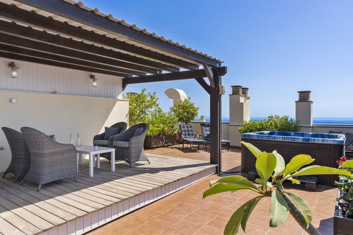 Penthouse Duplex Corner Unit with Panoramic Views and Rooftop TerraceThis impressive 4-bedroom, 2-bathroom penthouse duplex in an excellent condition combines space, comfort, and unbeatable outdoor living with 227 m2 terrace with sea and mountain views.Two large terraces with multiple zones for dining, relaxing, sunbathing, and gardening with automatic water system.A stunning 107 m² terrace, partly covered and enclosed with glass curtains for year-round use, with direct access from the living room, master bedroom and kitchen.An extraordinary 120 m² rooftop solarium featuring a private spa/jacuzzi and an elevated covered terrace lounge, with sea and mountain views.Bright living room with sofa and dining area, opening directly onto the main terrace from the two different terrace-doors.Fully equipped kitchen, with the possibility to integrate into an open-plan living/dining spaceAir conditioning in all rooms for year-round comfort.Private parking space and storage room included.Large swimming poolPadel courtGreen gardensRestaurants 100 meters from the property.We have the keys for easy viewings – contact us today to arrange your visit.