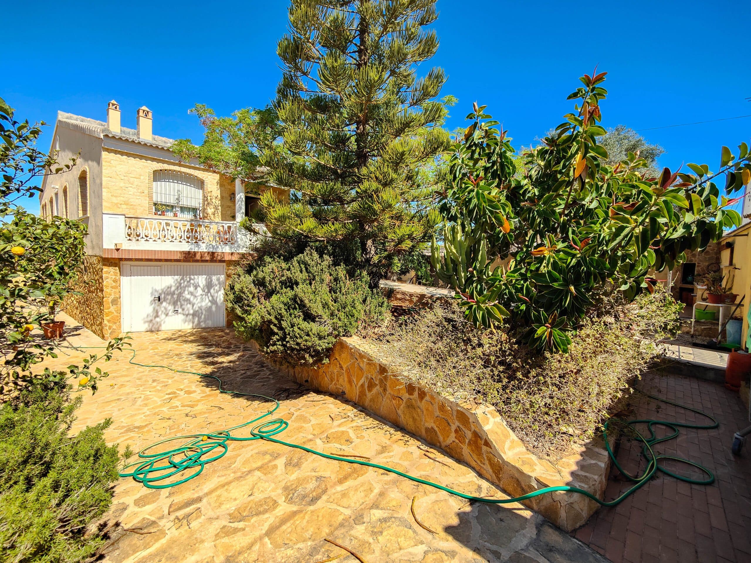 Beatiful detached mediterranean villa for sale in Aguas Nuevas, one of the best areas of Torrevieja. The location is excellent as it's within walking distance to the supermarkets, pharmacy, bakery, the bus stop, etc.This amazing detached villa stands on an 844 sqm plot and has a 101 sqm built surface which is distributed in 2 bedrooms, 2 bathrooms, an independent kitchen with dining corner and an utility room, and a spacious living room with a fireplace. There is a very large garage which can be easily converted into a separate apartment with several bedrooms. It's connected with internal stairs to the utility room in the kitchen but is currently not being used.The garden offers several sitting areas with lots of trees and plants, and off road parking for several cars.Do not miss the opportunity to buy this detached 2 bedroom 2 bathroom villa in Aguas Nuevas - Torrevieja!