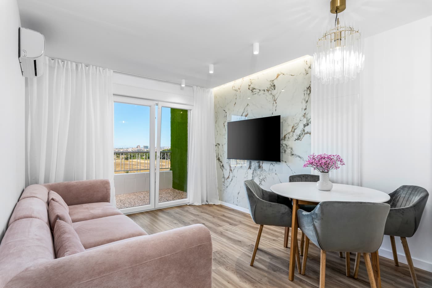 Fully renovated 2 bedroom apartment with stunning views for sale in Punta Prima, one of the most sought-after areas of Torrevieja. This beautifully renovated apartment is located just 600 meters from the beach in the highly desirable area of Punta Prima. It offers stunning terrace views, especially enchanting at night.The property features 2 spacious bedrooms and 2 full bathrooms, an open-plan kitchen fully equipped with modern appliances, and a bright living area. Additional highlights include brand-new furniture, installed air conditioning, soundproof windows with electric shutters, and ambient lighting throughout.The apartment boasts a modern design and high-quality finishes. The renovation included a complete update of plumbing and electrical systems, ensuring comfort and efficiency.Perfect as a holiday home or for year-round living. Conveniently located close to all amenities – supermarkets, bus stops, and a wide selection of bars and restaurants.