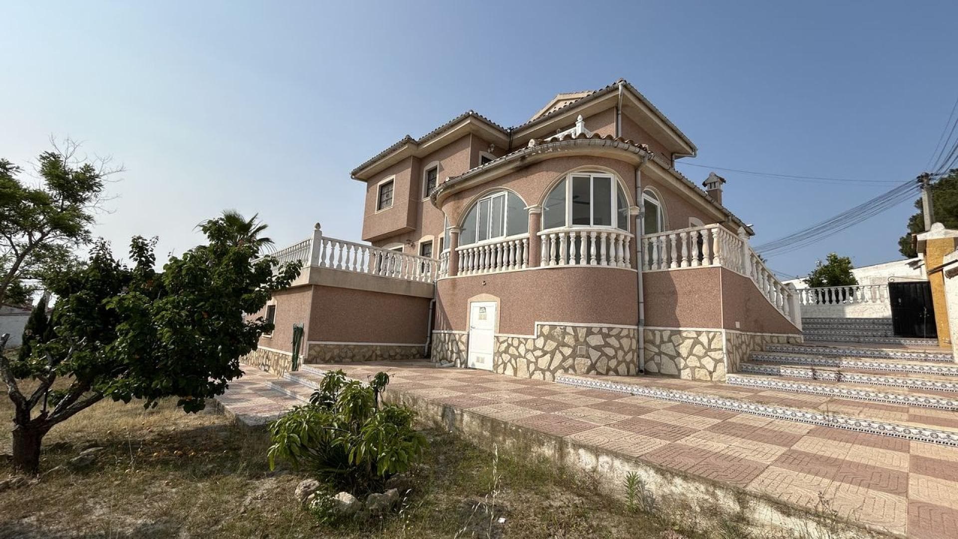 Bedrooms: 5, Bathrooms: 4, Villa in Ciudad Quesada, Alicante, Spain
