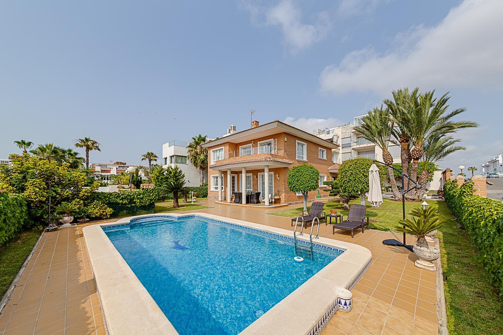 Bedrooms: 5, Bathrooms: 3, Villa in Torrevieja, Alicante, Spain