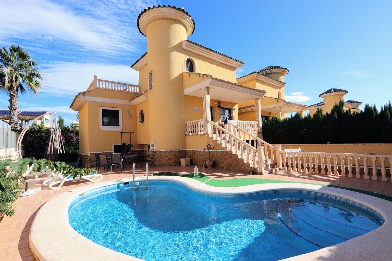 Bedrooms: 3, Bathrooms: 2, Villa in Villamartin, Alicante, Spain