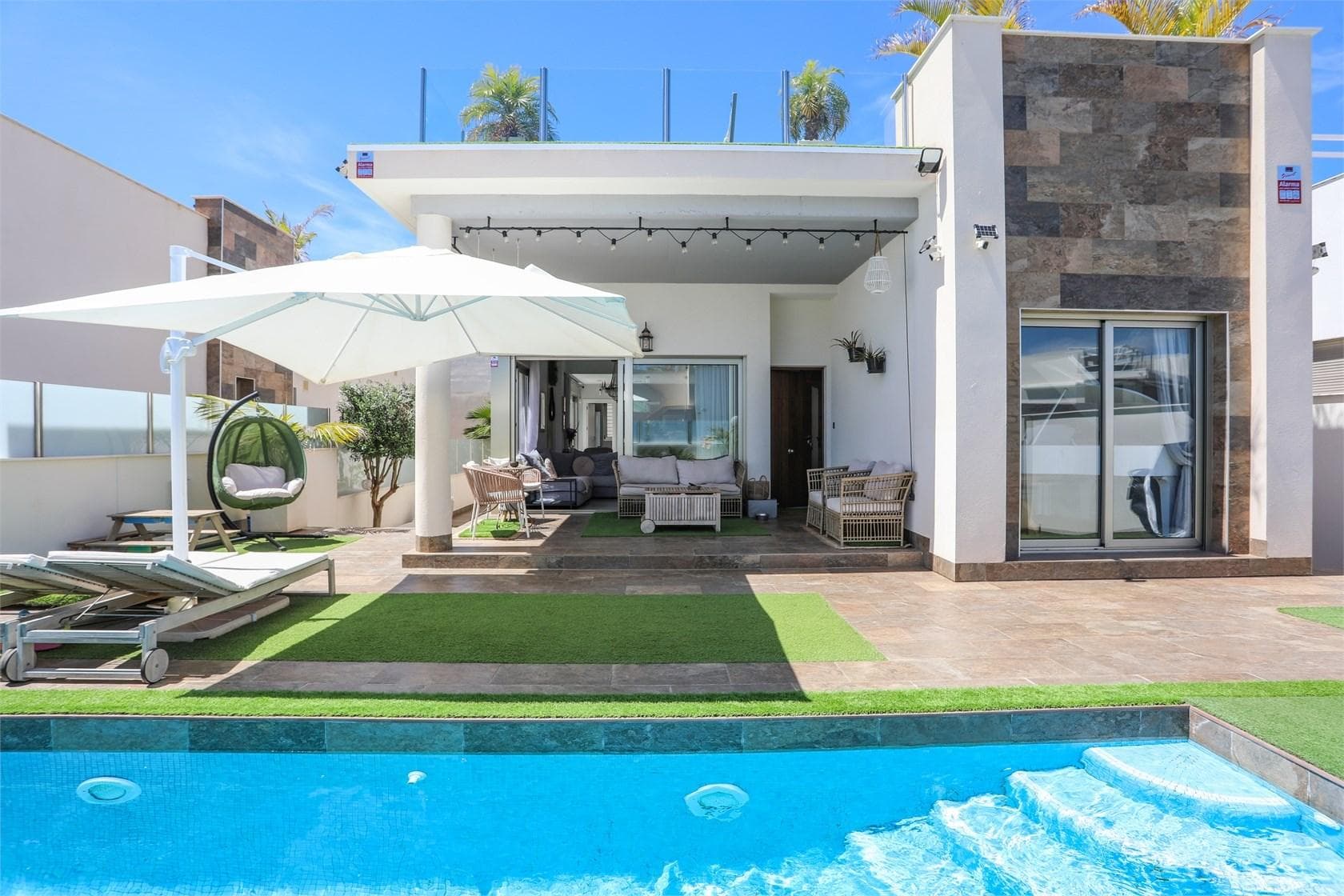 Exquisite Detached Villa in Villamartín Luxury, Beach and Quality of Life in Orihuela Costa (Costa Blanca)Price €487,000Discover this spectacular detached villa located in one of the most exclusive and sought-after areas of the Costa Blanca Villamartín, Orihuela Costa. Built in 2018, with a modern and functional design, this property offers 243 m² of floor space on a 367 m² plot, ideal for those seeking comfort, privacy and an excellent quality of life.It has 5 spacious bedrooms, 4 elegant bathrooms, a bright living-dining room with direct access to a terrace with side views, and a fully equipped open-plan kitchen that invites you to share with family or friends. In addition, it includes air conditioning, a storage room, an impressive 150 m² private solarium, and a refreshing private swimming pool perfect for sunny Mediterranean days. Northeast orientation guarantees natural coolness and good light throughout the day.Located close to all essential services supermarkets, restaurants, bars, pharmacies and shopping centres such as Zenia Boulevard, one of the largest and most visited in southern Alicante. Just 45 minutes from Alicante Airport and with easy access to the main transport links.Villamartín is known for its vibrant international golf course, surrounded by nature and high-end residential areas. Just a few minutes´ drive away are some of the most beautiful beaches on the Orihuela Costa, such as Playa Flamenca, La Zenia, Cabo Roig and Campoamor, with their crystal-clear waters and family-friendly atmosphere.Orihuela Costa is not only sun and beach, it also offers a busy cultural and festive calendar, such as patron saint festivals, open-air concerts, craft markets, and a wide range of Mediterranean and international cuisine.The climate in this area is privileged, with more than 300 days of sunshine a year, mild winters and warm summers, ideal for living all year round or enjoying long stays.This is a unique opportunity to live in an area with a high quality of life, great prospects and international tourist appeal.Come and discover your new home on the Costa Blanca!