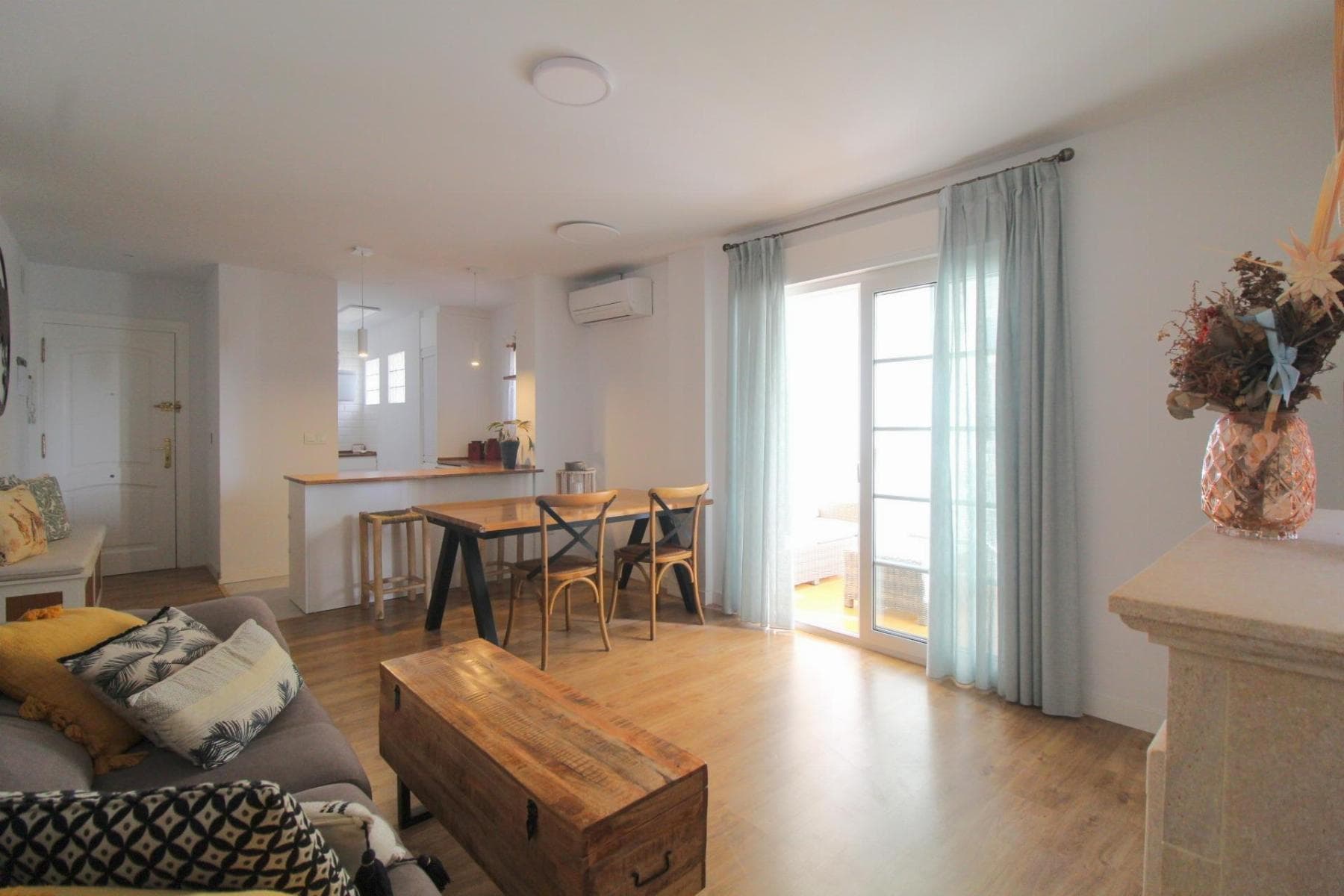 Dream Apartment in La Veleta Renovated, Sunny, and Just Steps from the SeaLocated in one of the most exclusive areas of Torrevieja, within the prestigious La Veleta II residential complex, this bright first-floor apartment is a unique opportunity for those seeking quality living by the sea.Built in 1999 and recently renovated, the property is in excellent condition and ready to move into. It offers 84m² distributed on a single floor, with a functional and welcoming layout.The home features three exterior bedrooms, ideal for families or hosting guests, and two full bathrooms providing comfort and privacy. The modern open-plan kitchen, renovated less than two years ago, flows perfectly into a bright and spacious living area. The elegant wood flooring adds warmth and style to every room.From the charming terrace, you can see and hear the sea, just 200 meters away, perfect for enjoying the sea breeze and Torreviejas exceptional climate, with over 300 sunny days per year.The complex offers well-maintained garden areas and a peaceful setting, ideal for relaxing. Although it doesn´t include a garage or parking, there is easy street parking nearby.With an IBI of only €284/year and community fees of €100/quarter, this is a freehold property with no legal complications.Close to beaches such as Cala Ferris and Los Náufragos, and surrounded by all essential services pharmacies, schools, restaurants, public transport, health centers, and shopping centers like Habaneras and Carrefour. La Veleta area, 200m from the sea 3 bedrooms  2 bathrooms  84m² Very bright, south-facing Renovated and move-in ready Price €230,000 IBI €284/year Community fees €100/quarterContact us today to schedule a visit. A true gem by the sea awaits you!
