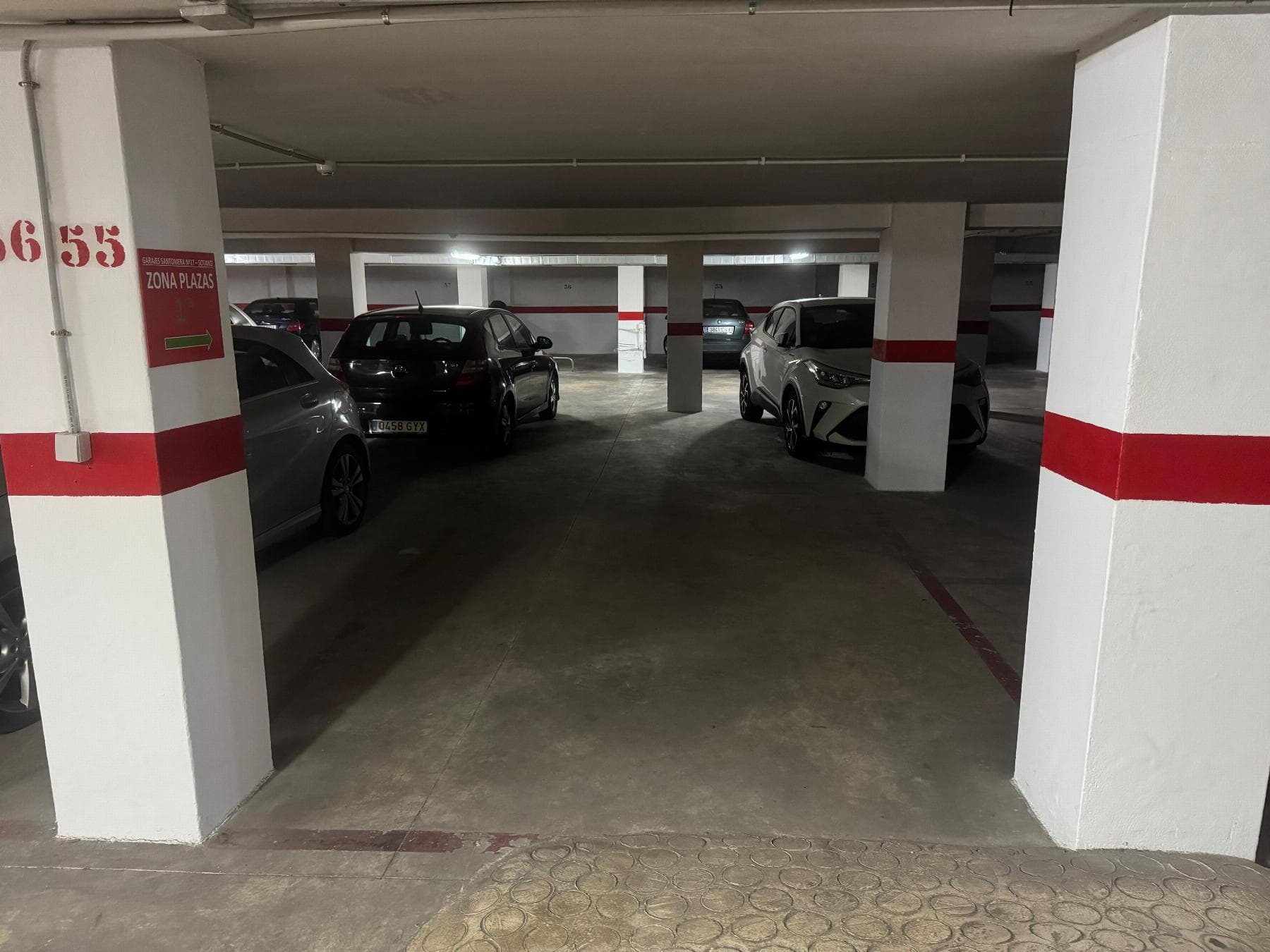 UNIQUE OPPORTUNITY PARKING SPACE JUST 220 METERS FROM ACEQUIÓN AND LOS NAUFRAGOS BEACHES 22 m² FOR ONLY €14,000Spacious 22 m² parking space for sale, ideal for a large vehicle or a car plus motorbike, located just 220 meters from the popular Acequión and Los Náufragos beaches in Torrevieja.Located in a high-demand area, this garage space offers comfort, security, and peace of mind for both residents and holidaymakers looking to avoid the hassle of finding parking especially during the busy summer season. Easy access Comfortable maneuvering space High-occupancy residential area Excellent investment for personal use or rentalDont miss this fantastic opportunity to secure your parking space in a privileged location for only €14,000.Contact us today for more information or to arrange a viewing with no obligation!