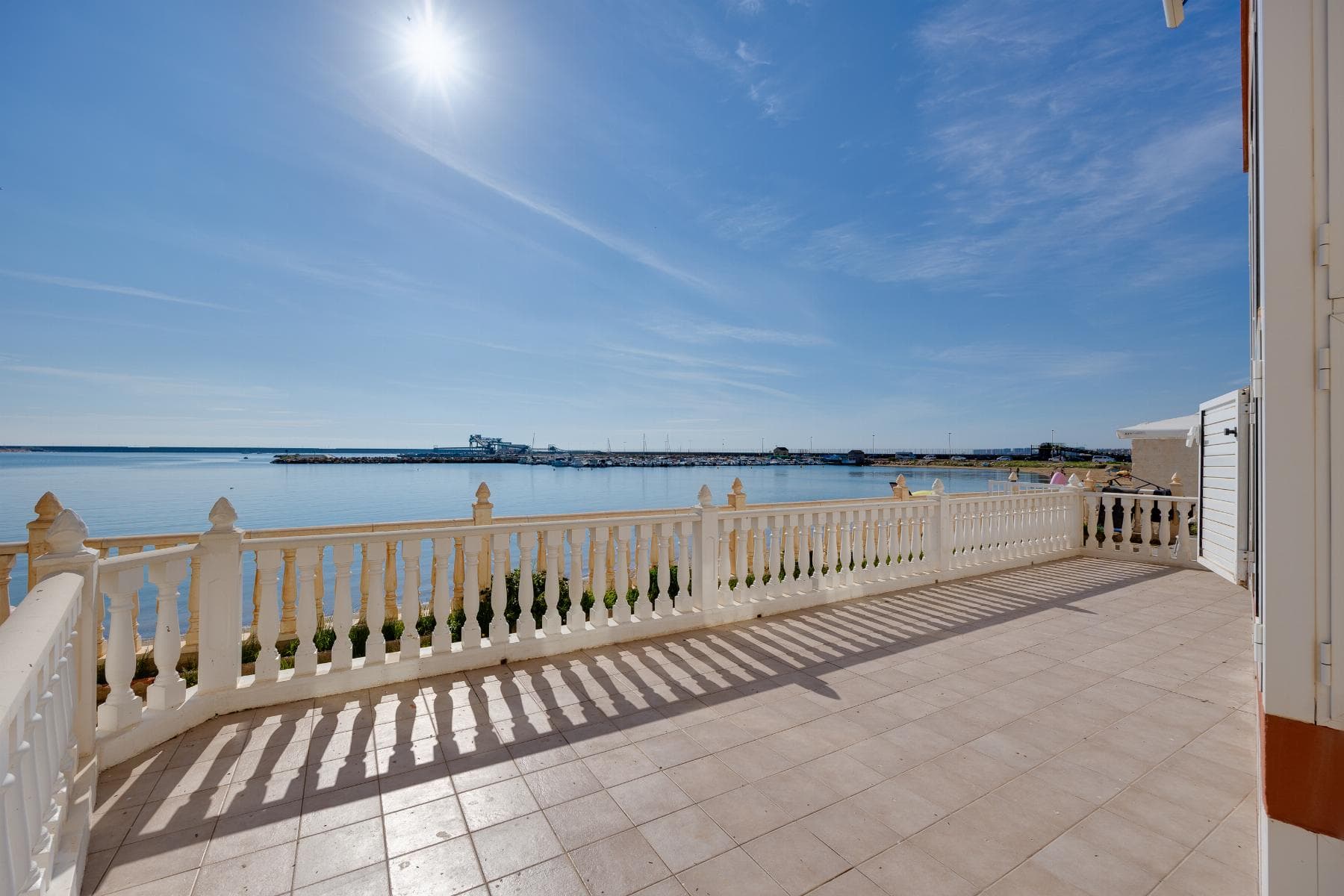 38 M² OF PRIVATE TERRACE WITH ENDLESS SEA VIEWSTHE LUXURY OF LIVING ON THE FRONTLINE IN TORREVIEJAWake up every day to the sound of the waves and the scent of the Mediterranean. This spectacular ground-floor apartment, ready to move into, offers you a lifestyle where the sea is not seen from afar its lived from your own 38 m² private terrace.Located in the prestigious Acequión area, just 120 meters from Los Náufragos Beach (Blue Flag), this home combines elegance, space, and an unbeatable location in the heart of the Costa Blanca.Main featuresTotal area 108 m² + 38 m² private terrace with direct sea views4 spacious bedrooms2 full bathroomsModern and functional open-plan kitchenSoutheast orientation natural light all day longClosed double garage includedProperty tax (IBI) €315/year Garage tax €51.61/year Community fees €610/yearBuilding from 1981 in excellent conditionEnjoy the comfort of having everything within reach supermarkets, restaurants, pharmacies, bars, shopping centers, and Alicante Airport just 40 minutes away.Torrevieja will captivate you with its Mediterranean climate over 300 days of sunshine a year its promenade, the Natural Park of Las Lagunas de La Mata, and its Blue Flag beaches.This apartment is not just a property its an invitation to live by the sea, with the luxury of a terrace that seems to touch the horizon.