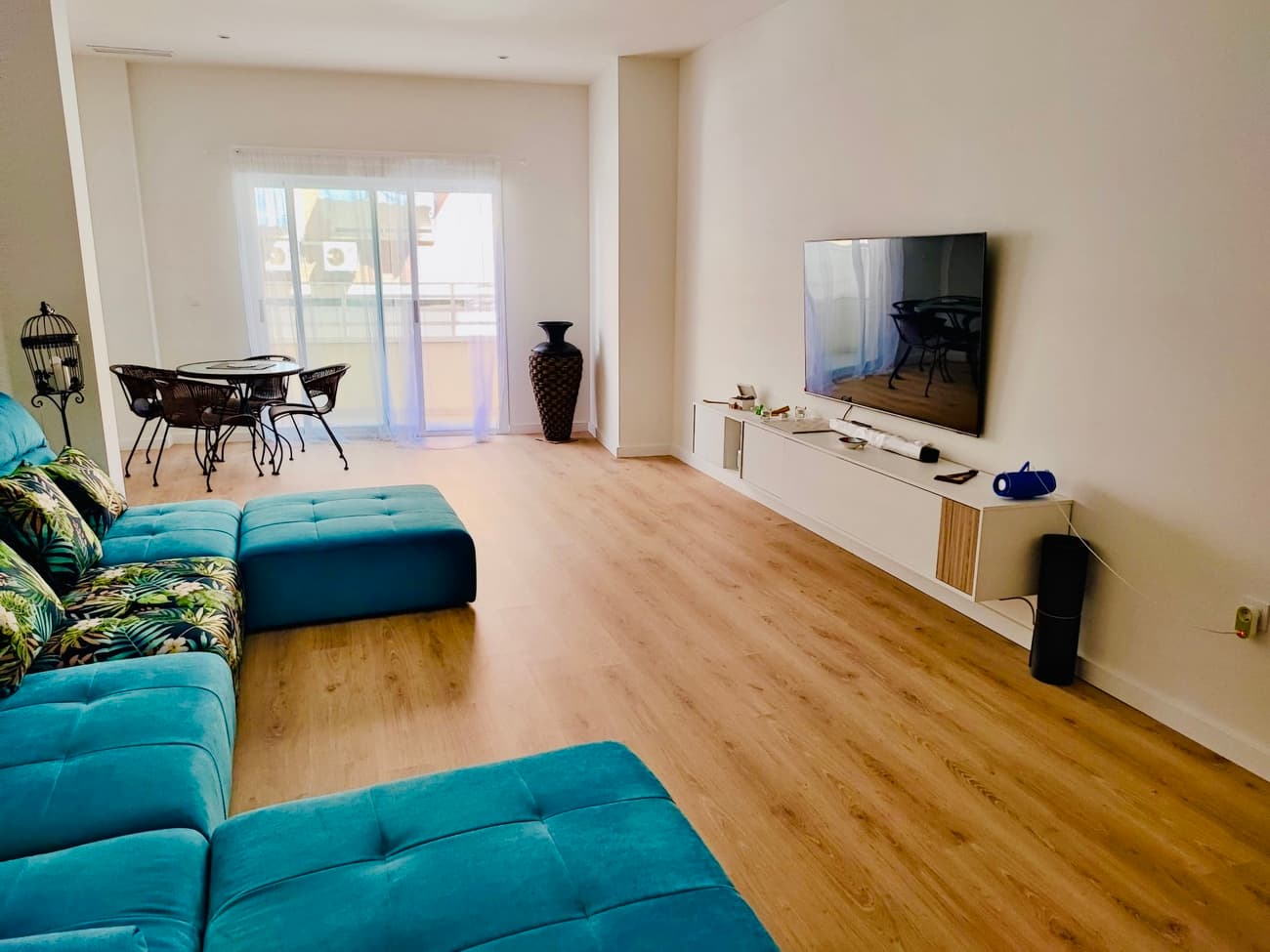  Discover this exceptional 95 m² apartment, new and ready to move in, located on the first floor of a building with an elevator. Enjoy a spacious and bright living area, including a living room with a fully equipped open kitchen, with a total area of 42.80 m², and direct access to a 15 m² terrace, ideal for your relaxation moments.The apartment features two large bedrooms: a master bedroom of 17.35 m² with an adjoining bathroom of 4.40 m², and a second bedroom of 11.80 m² with a separate bathroom of 4.80 m².Modern comfort is guaranteed with Airzone air conditioning in each room and an energy-efficient water heater, remotely controllable via an app.Additionally, you will benefit from two underground parking spaces, each with a storage room of 10 m², available for sale separately.Located just 800 meters from the sea, this apartment is situated in the heart of a quiet neighborhood, close to all amenities. It can be sold furnished, with high-quality custom-made furniture, or unfurnished.
