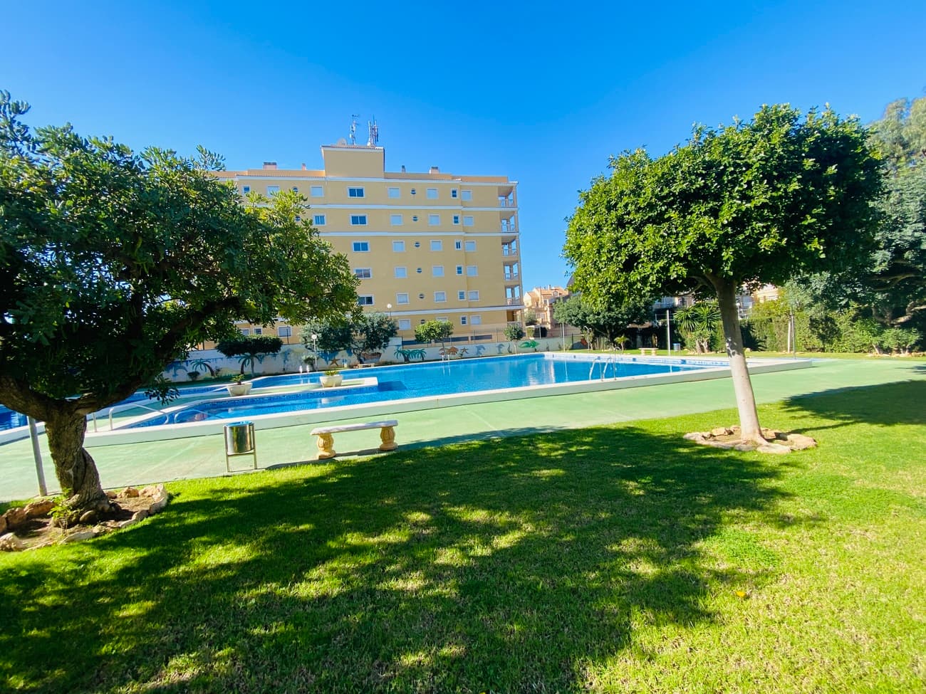 Renovated Apartment in Torrevieja: Your Home for the Whole Year or for Vacation Just 800m from the Beach! Dreaming of a Comfortable Apartment Under the Spanish Sun?This beautiful apartment in Torrevieja offers everything you need for a relaxed lifestyle, just 800 meters from the beach!Highlights of the Apartment:✅ Spacious & Bright – With 76m², 2 bedrooms, and a fully renovated bathroom and kitchen (completed in Spring 2023).✅ Covered Terrace – Enjoy outdoor living all year round! Perfect for a dining area or relaxing with a book in the sun.✅ Great Location – Surrounded by shops, restaurants, and the charm of the Spanish coast. An ideal place to enjoy local life.✅ Safe & Comfortable – Located in a well-maintained gated community with large swimming pools and beautiful gardens filled with greenery and roses.✅ Additional Amenities – Spacious layout with a tennis court, picnic areas, and shady trees around the pool. Enjoy a stunning view from your home!👉 Can you see yourself living here? This is a fantastic place for a vacation or to enjoy the Spanish lifestyle year-round.Want to know more? Send us a message or schedule a viewing!Quick purchase possible, grab your chance now to enjoy your own place in the sun this summer!
