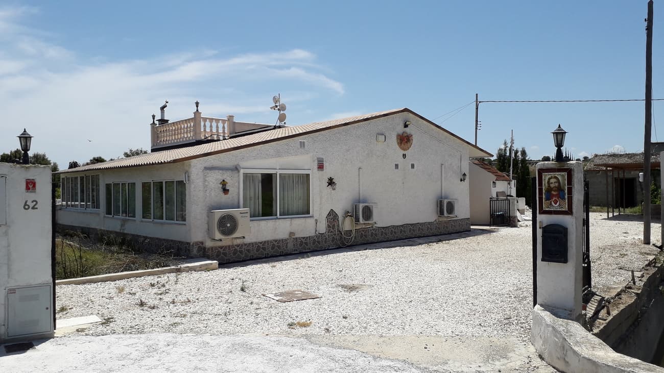 Bedrooms: 4, Bathrooms: 2, Finca in Heredades, Alicante, Spain