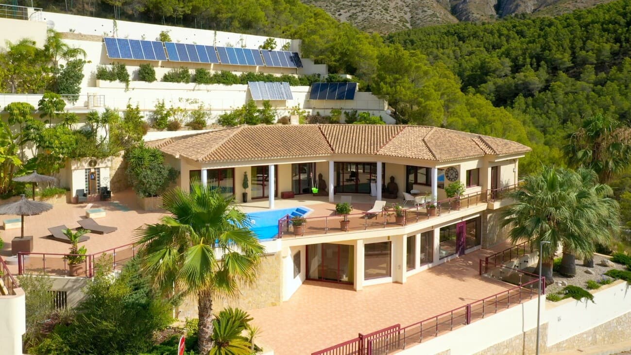 Bedrooms: 6, Bathrooms: 4, Villa in Callosa D'en Sarria, Alicante, Spain