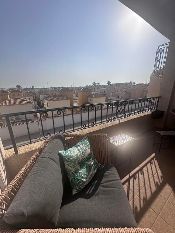 Just minutes from the beautiful beaches of Punta Prima and Orihuela Costa, the highway, and amenities such as shopping centers, supermarkets, Torrevieja Hospital, a health center, bars, and restaurants.Renovated apartment in excellent condition, ready to move into, with 69 m² built, on the 2nd floor, a spacious, bright living-dining room with access to the balcony with unobstructed views, 2 double bedrooms, 1 full bathroom with shower, and a separate, equipped French-style kitchen open to the living room, with access to the glassed-in gallery. Built-in wardrobes, air conditioning in the bedrooms. Private solarium.KITCHEN: High-quality built-in appliances and a refrigerator/freezer with water filter. Soft-close cabinets in the kitchen and bathroom. Walk-in shower.Better than new. Super-maintained, porcelain stoneware flooring, barely lived in.Development with 2 communal pools.Sold unfurnished2nd floor apartment in a building without an elevatorBuilt in 2004Southwest facingProperty tax: €225 per yearOwner's community fee: €263 per year