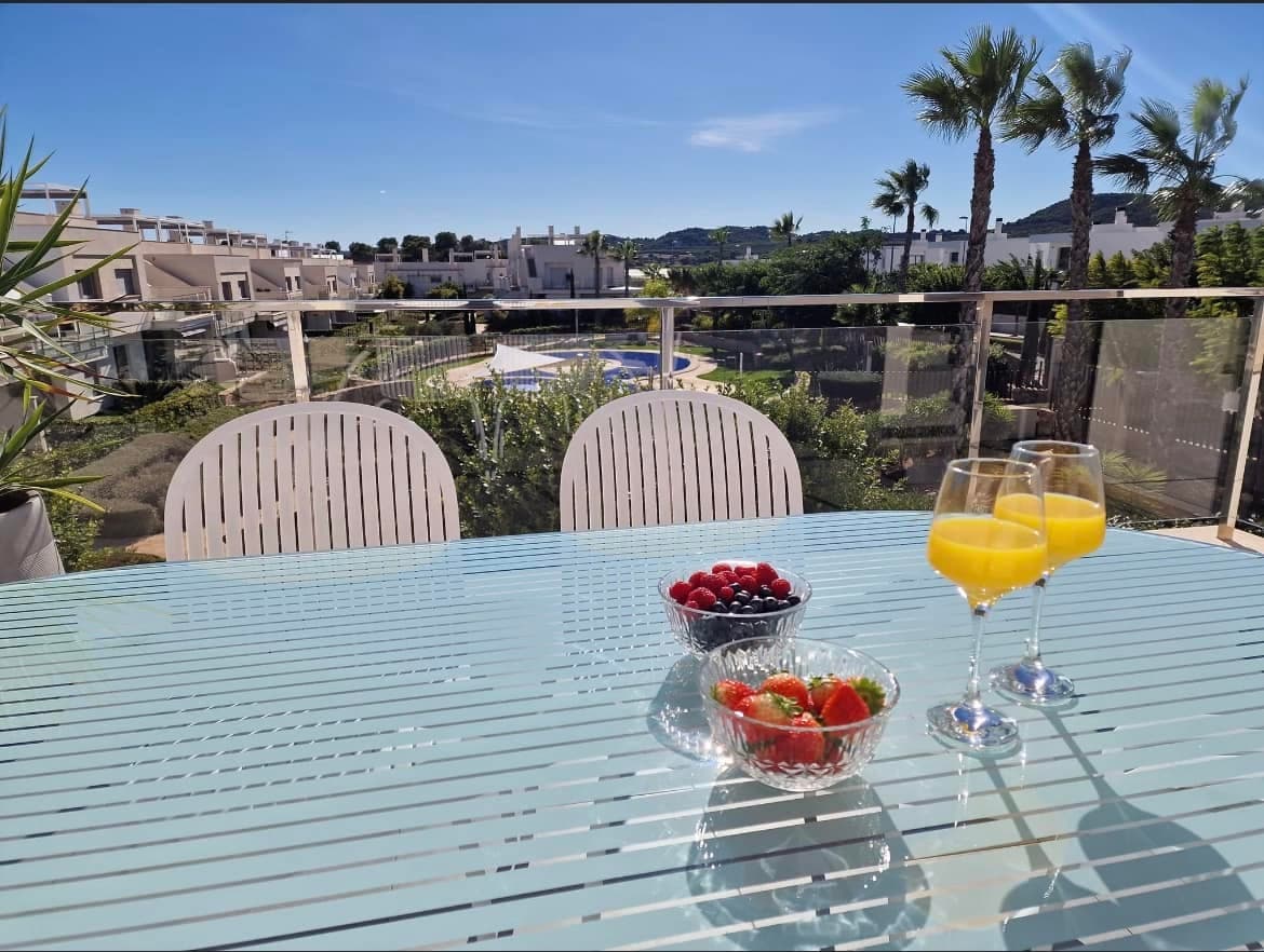 Beautiful penthouse in Vistabella Golf - The apartment is bright and equipped with beautiful furniture.Kitchen and living room in an open and bright space. Two bedrooms and two bathrooms.The apartment faces south. Good balcony from the living room, there is a staircase to the 80 sq m roof balcony.Everything is included with the apartment.All tableware, curtains, beds, etc.New sofa in the living room, new washing machine.On the balcony there is a table and chairs.On the roof balcony there is a Pergola, sofa, table and sun loungers.The apartment has a tourist licenseVistabella Golf is a small, cozy town. There is a lot of development.Great services in the town. Grocery store, pharmacy, doctor, hairdresser, restaurant, bars.Great golf course that is also under development.