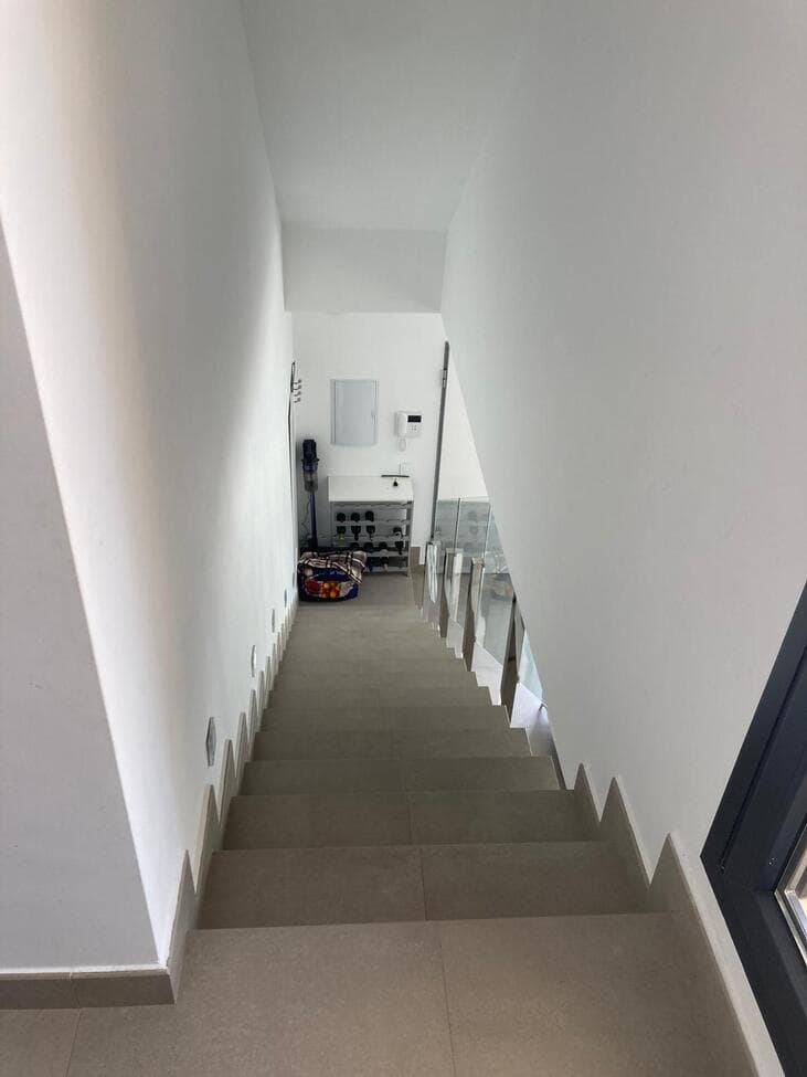 We present an exclusive semi-detached villa located in Torre de la Horadada, just 150 meters from Las Higuericas beach. Located in a quiet area, surrounded by parks and low-rise buildings, this property offers privacy and comfort.Main features of the property:Surface area: 136 m² built (108 m² useful)Distribution: 3 spacious bedrooms, living room with open kitchen and 2 functional bathroomsTerraces: a spacious terrace with a fixed pergola and solarium with sea viewsGarden: well-maintained space with a private heated 6x3 m saltwater poolPrivate parking space in an interior street in front of the houseYear of construction: 2019, with modern and high-quality finishesClimate control: ducted air conditioning and central heatingExtras: fitted wardrobes, reverse osmosis systemOrientation: southeast, with excellent natural light throughout the dayCondition of the dwelling: in very good condition, sold partially furnishedAn ideal opportunity for those seeking comfortable housing near the sea, perfect as both a permanent residence and an investment.