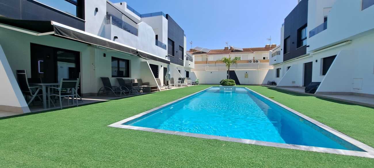 EXCLUSIVE SALE!!!Be the first to see this TASTEFULLY FURNISHED, MODERN HOME in SAN PEDRO DEL PINATAR, FLAMINGO PLAYA. The city is a year-round "lively" authentic SPANISH town, where you can enjoy the sandy beaches of the MEDITERRANEAN SEA and the LA MANGA del MAR MENOR. Enjoy the MEDITERRANEAN LIFESTYLE! It can be an excellent choice for tourism, as a holiday home or a permanent residence.- 64 sqm built area - Open plan kitchen, living room + 2 bedrooms + 2 bathrooms- Front and back terrace - Community pool & garden directly in front of the terrace- Car park- Fully furnished in the price- Currently with Tourist Licence
