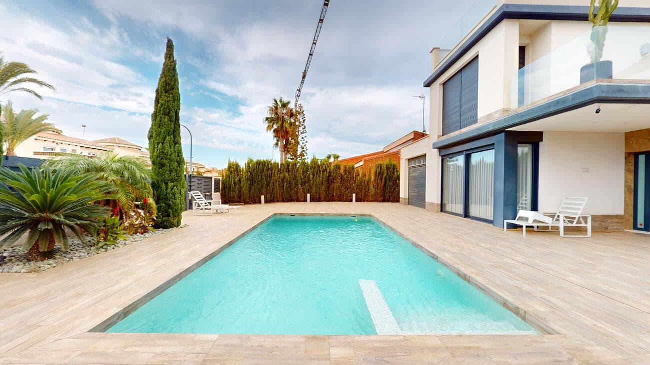 Bedrooms: 4, Bathrooms: 3, Villa in Playa Honda, Murcia, Spain
