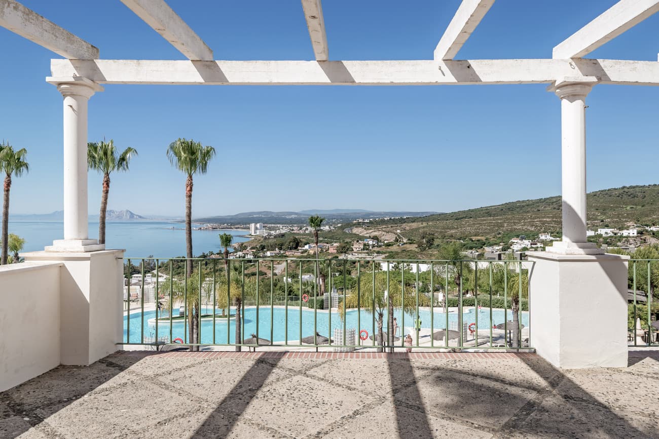 Situated in a resort with a myriad of facilities and amenities and overlooking the bay just outside of Sotogrande, this tourist apartment has tons to offer!The property is classified as a tourist apartment and under concession of Pierre & Vacances, who are managing the property.This means you as the owner can have access to the property a certain amount of weeks in low and mid season, the operator rents the property out the rest of the year.Aside from organising the rentals, the operator also takes care of all the property management and guarantees a set percentage return to the owner.As for the property itself, it is a well presented two bedroom and two bathroom apartment on the 2nd floor.From its terrace there are views over the communal grounds and the sea beyond.The property comes with a small fitted kitchen and there is lift access as well as an underground parking space.The resort features multiple swimming pools, sport facilities, kids playground and several restaurants as well as an on-site minimarket.In a time when rental investment properties are not as easy to come by anymore, this concept may be an ideal choice!