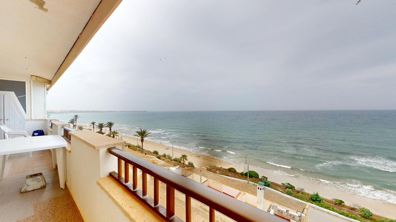 Bedrooms: 2, Bathrooms: 1, Apartment in Mil Palmeras, Alicante, Spain