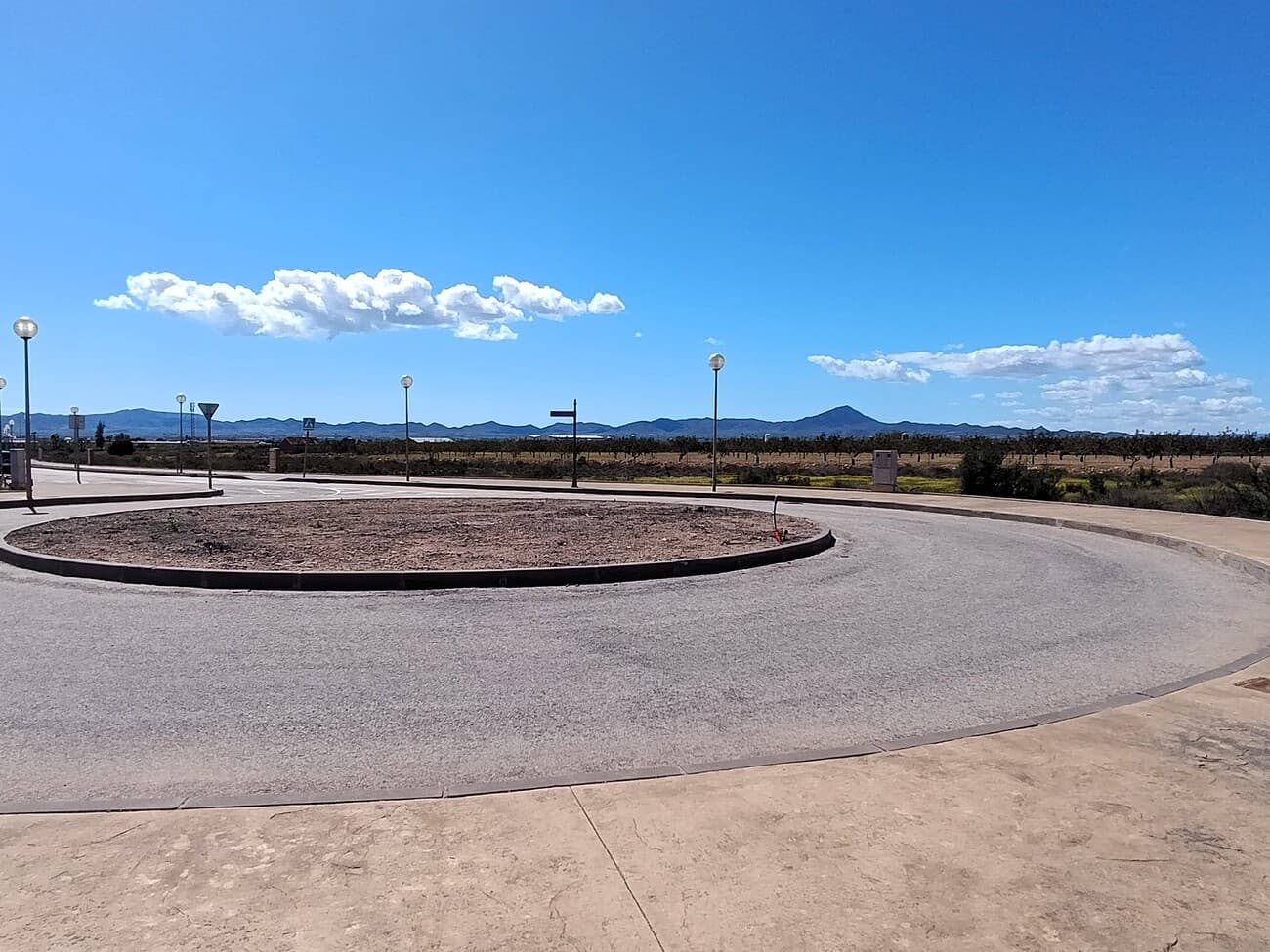 COMMERCIAL INFORMATION:- Urban land for sale, urbanization completed.- In total, 6 plots, 1 of which is for hotel use or for building tourist homes.- The 6 plots are located within the golf course opened in 2004.- Total surface area of the plots: 29,567. 24 m2- Type of housing: detached or grouped single-family residential.- Volume of housing: 92 homes- Buildable surface area (buildability): approximately 10,000 m2- On the map, plots in green and green areas in orange.OTHER DATA OF INTEREST:* At Hacienda del Álamo Golf & Resort there is a supermarket, shops, cafes, restaurants, sports facilities, etc.* The urban center of Fuente Álamo is 5 km away.* Distance to the Mediterranean beaches 17 km (Isla Plana, La Azohia) and to the Mar Menor beaches 26 km* Distance to Cartagena 25 km and to Murcia capital 36 km.* Good road and motorway connections.* Corvera International Airport 12.8 km and Alicante Airport 115 km, with regular flights to all of Europe.
