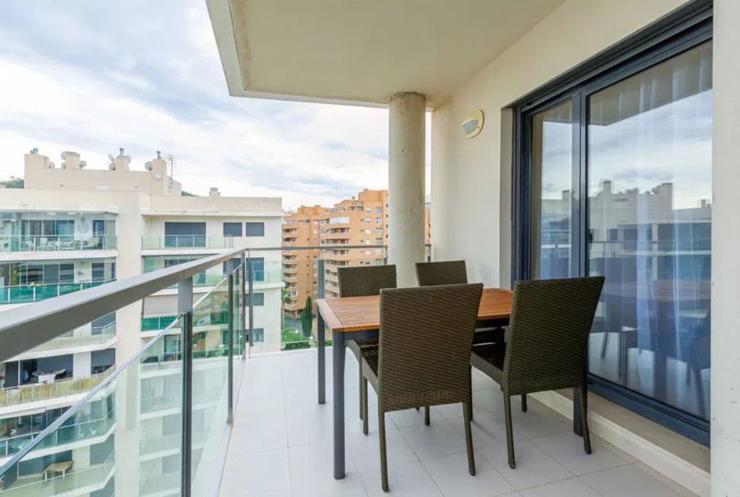 This charming 2-bedroom, 1-bathroom apartment in La Cala, Benidorm offers the perfect combination of comfort, convenience, and coastal living. Just a two-minute walk from the golden sands of La Cala beach, the home is ideally located in a quiet neighborhood with a communal pool and garden, providing a serene retreat away from all the necessary amenities, shops, and restaurants.Upon entering, you are welcomed by a warm contemporary decor that immediately makes the space inviting. The fully equipped kitchen features all the modern appliances needed for easy and enjoyable cooking, whether it's a quick lunch or a quiet dinner. The spacious dining area flows seamlessly out to the exquisite private terrace, where you can enjoy al fresco meals or relax under the stars.The outdoor space is a true gem, perfect for sun-soaked breakfasts, tranquil sunset cocktails, or simply enjoying the exceptional Mediterranean climate. Within the community, quiet gardens and pathways offer a pleasant place to unwind. This is the perfect home for beach lovers, tourists, or those seeking a relaxed yet connected seaside lifestyle.The apartment also features central air conditioning, and the building has an elevator.