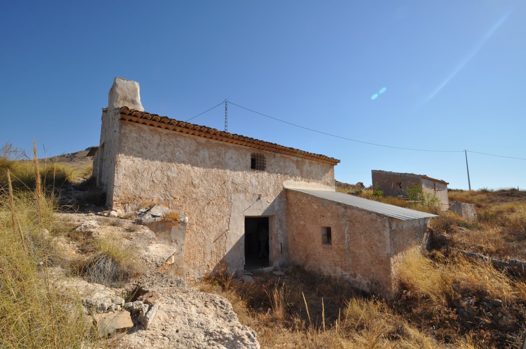 Incredible opportunity! Cave house with land just 1 km from Macisvenda. It has beautiful clear views! Currently it has neither electricity nor water, but there is the possibility of connecting both. Mains electric for the price of € 6,000 and water for € 1,500. Do not miss this opportunity and contact us so that we can organize a visit. We have numerous plots in the areas.We are specialists in the Costa Blanca and Costa Calida specialising in the Alicante and Murcia Inland regions with a particular emphasis on Elda, Pinoso, Aspe, Elche and surrounding areas. We are an established, well known and trusted company that has built a solid reputation amongst buyers and sellers since we began trading in 2004. We offer a complete service with no hidden charges or surprises, starting with sourcing the property, right through to completion, and an unrivalled after sales service which includes property management, building services, and general help and advice to make your new house a home. With a portfolio of well over 1400 properties for sale, we are confident that we can help, so just let us know your preferred property, budget and location, and we will do the rest.