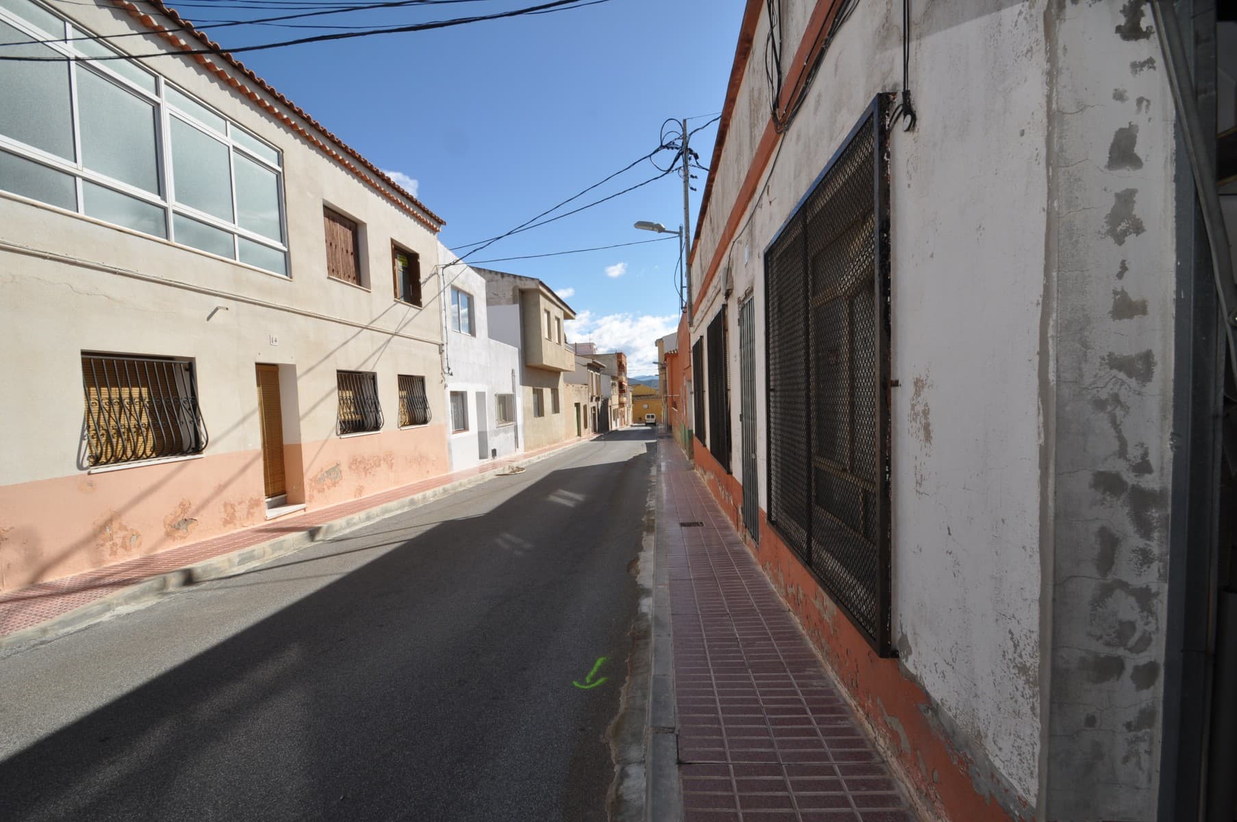 This property is a ship that has 268 m2, has two entrances, one of them with a car door to what could be the garage. This property is ideal for who is looking for a place to do a workshop, work as a mechanic, open a store ... Since it is a large space and diaphanous. It has several small rooms, which could become an office, a storage room ... It also has a toilet.The upper floor is buildable.If you have liked this property, do not hesitate to contact us to arrange a visit, we will be happy to help you!We are specialists in the Costa Blanca and Costa Calida specialising in the Alicante and Murcia Inland regions with a particular emphasis on Elda, Pinoso, Aspe, Elche and surrounding areas. We are an established, well known and trusted company that has built a solid reputation amongst buyers and sellers since we began trading in 2004. We offer a complete service with no hidden charges or surprises, starting with sourcing the property, right through to completion, and an unrivalled after sales service which includes property management, building services, and general help and advice to make your new house a home. With a portfolio of well over 1400 properties for sale, we are confident that we can help, so just let us know your preferred property, budget and location, and we will do the rest.