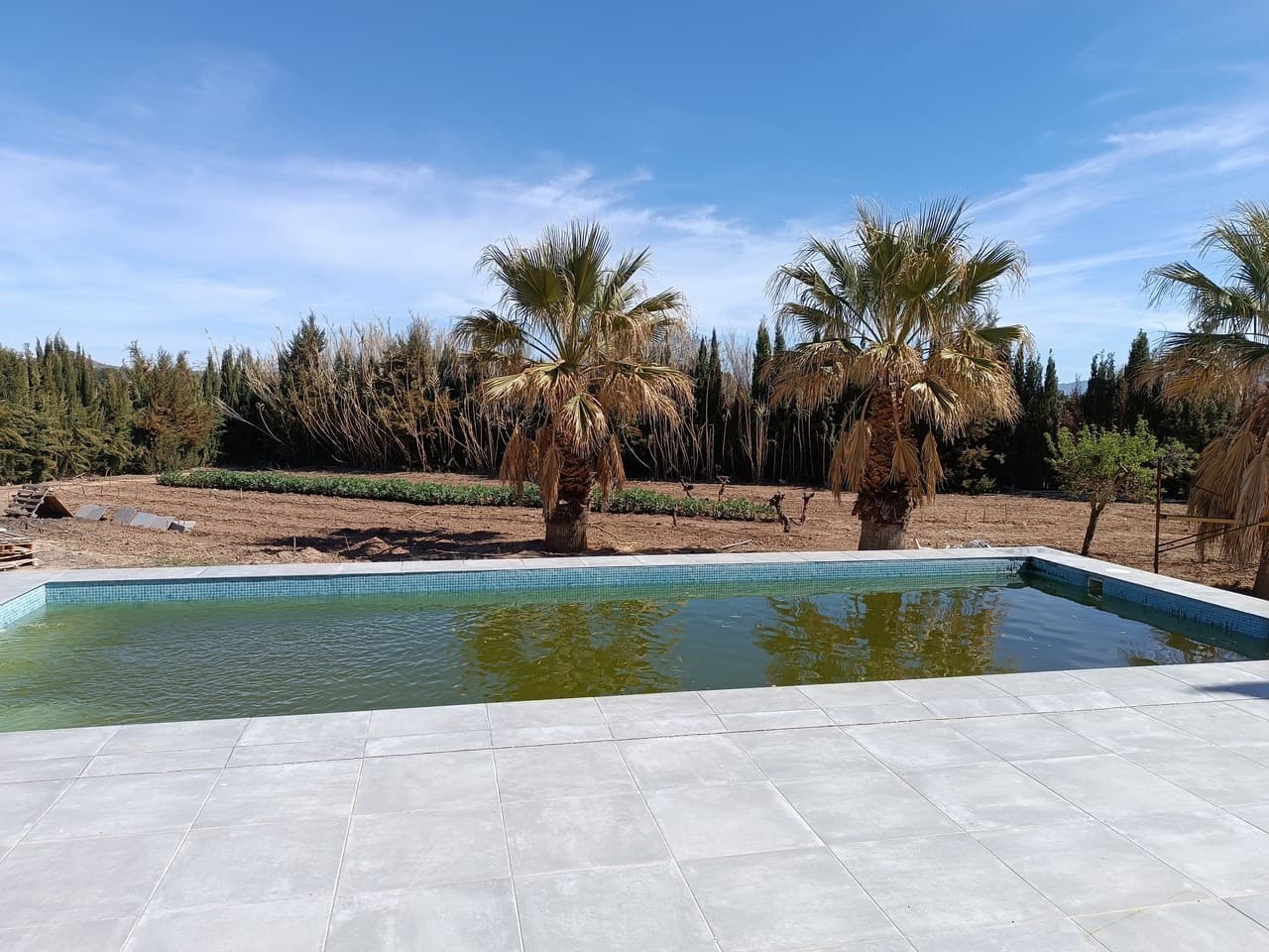 Extraordinary villa built in 2008, situated on a plot of 12,900 m2, of which 4,000 m2 are fenced. Boasting over 350 m2 of built area, with 210 m2 dedicated to living space. The villa features 4 bedrooms, 2 bathrooms, and 2 lounges. Enjoy the comfort of underfloor heating and high-quality Climalit windows throughout. Outside, there's a swimming pool with a filtration system, a barbecue area, a garage, covered parking for vehicles, and a fruitful orchard.Conveniently located less than 2 km from Yecla, the property offers easy access and is surrounded by lush greenery, including a variety of fruit trees. The perimeter is secured with both a metal fence and a green hedge. Additionally, the property benefits from irrigation water and connection to the electrical grid.For those interested, there's an opportunity to reduce the price by €40,000 by purchasing only a 6,000 m2 parcel, which includes the house and other structures. This villa presents an ideal blend of comfort, convenience, and natural beauty, making it a perfect retreat in the heart of Murcia's countryside.