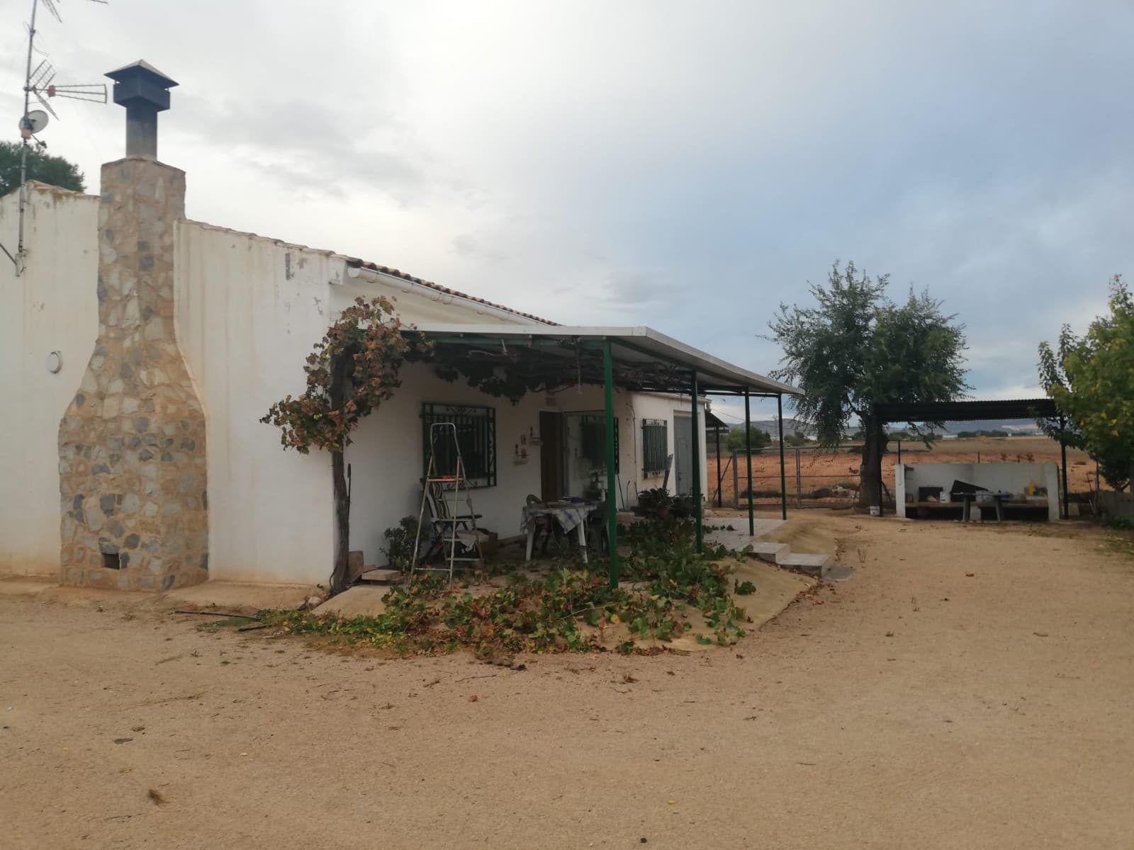 We have a large portfolio of properties in the Costa Blanca and Costa Calida areas, specialising in country properties, villas, fincas, building plots and design and build options in the Alicante and Murcia regions with a particular emphasis on Elda, Monovar, Pinoso, Sax, Villena, Aspe, Fortuna, Albacete and many more surrounding areas. We have been established since 2004 and have decades of experience between the team which we bring to bear to help you find and secure your new dream home. We help you every step of the way to make sure your purchase in Spain is safe and hassle free. We are not here to sell you a property, we are here to help you realise your dream and find what is right for you. With us you are in the safest hands. Contact us now to have a no obligation chat about how you too can realise your dreams.